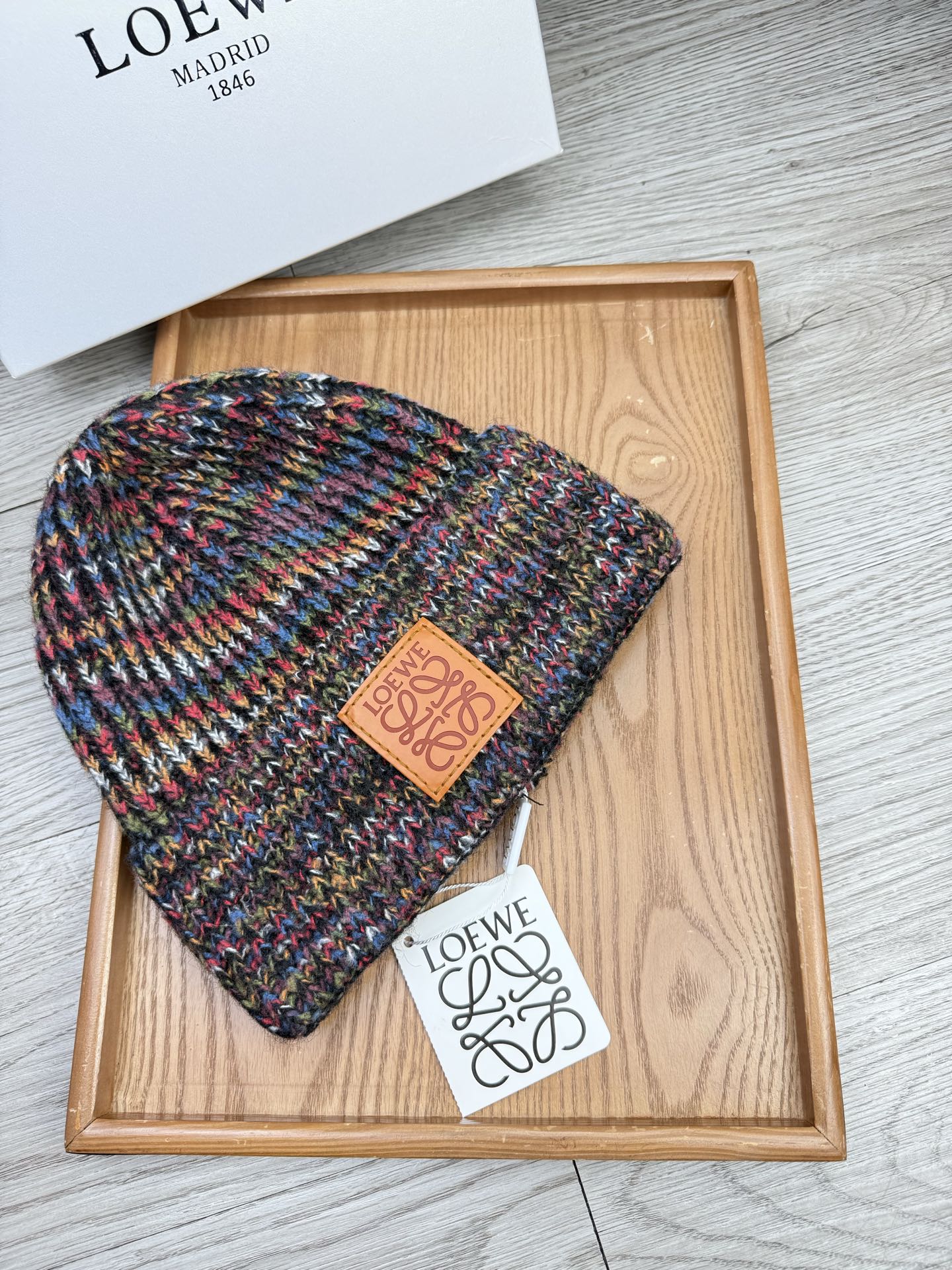 。Loewe。福利！【细毛线针织单帽】新款上架，特别实惠的一个系列帽子，面料：细毛线。密度紧致！毛线针织