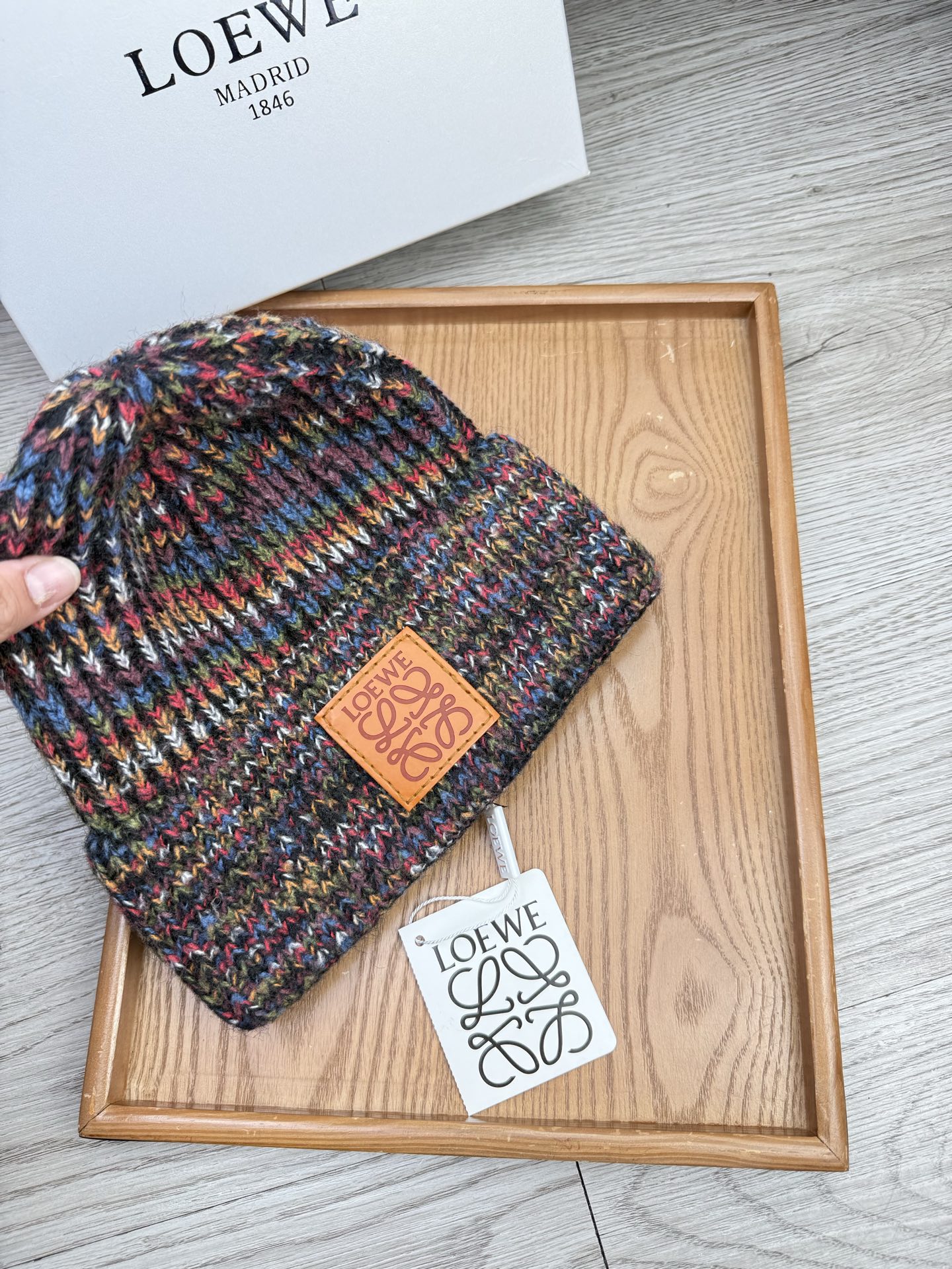 。Loewe。福利！【细毛线针织单帽】新款上架，特别实惠的一个系列帽子，面料：细毛线。密度紧致！毛线针织