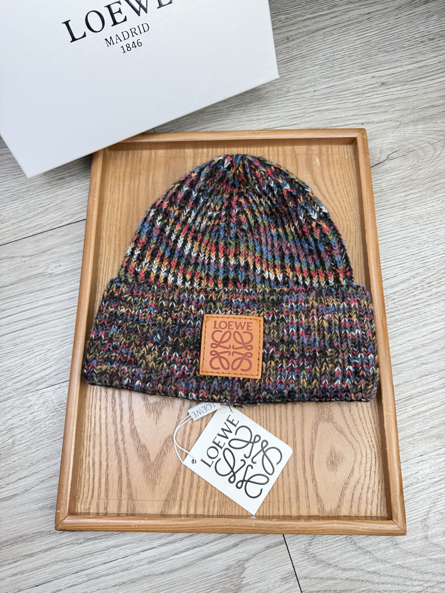。Loewe。福利！【细毛线针织单帽】新款上架，特别实惠的一个系列帽子，面料：细毛线。密度紧致！毛线针织