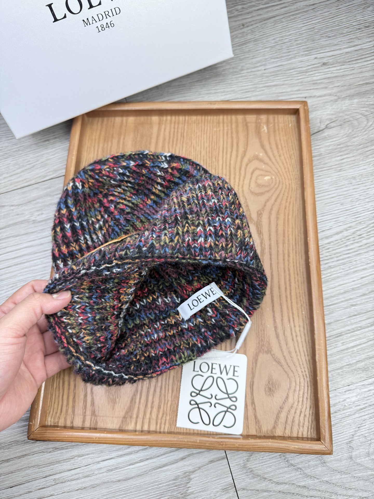 。Loewe。福利！【细毛线针织单帽】新款上架，特别实惠的一个系列帽子，面料：细毛线。密度紧致！毛线针织