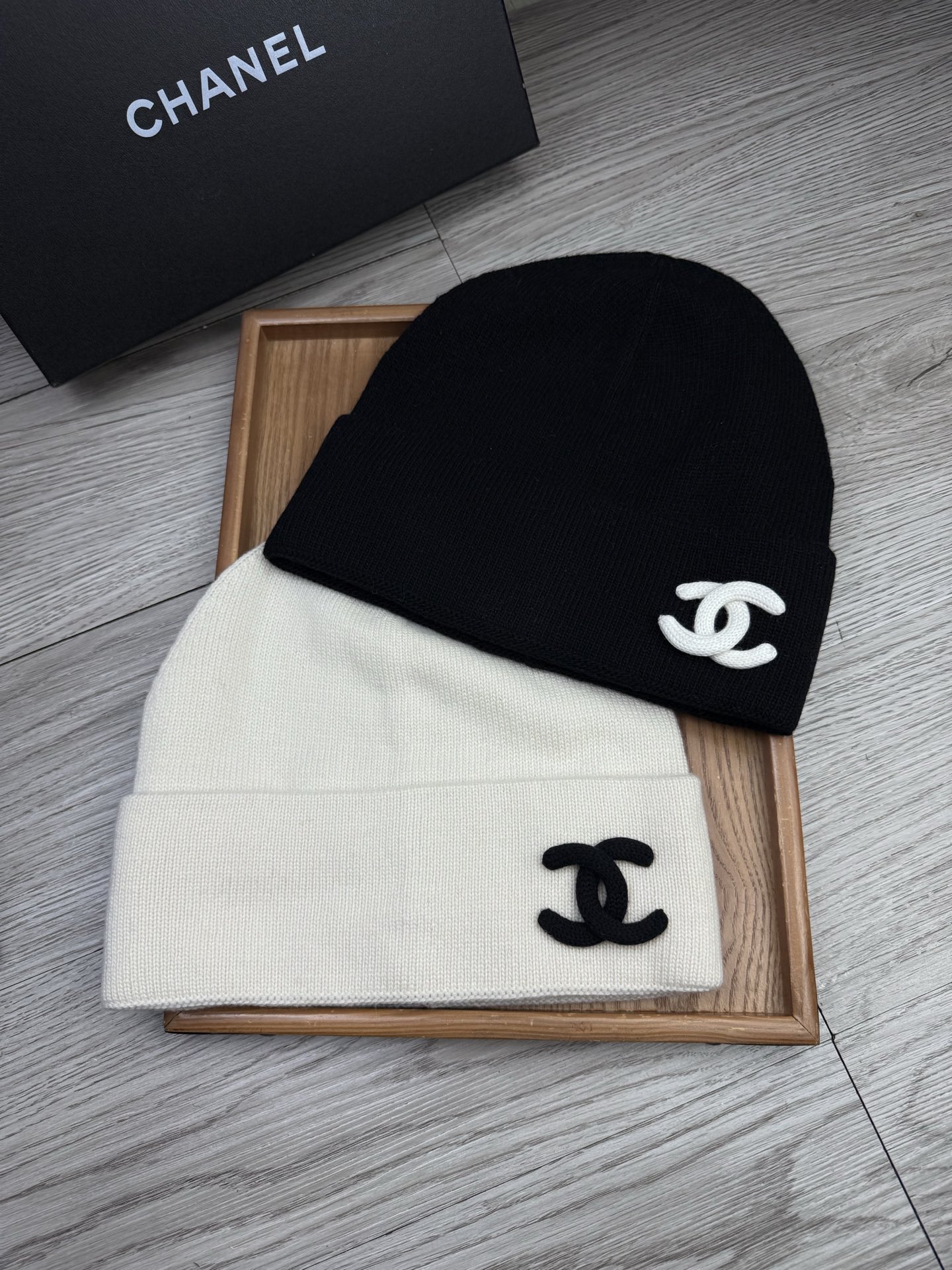 NO:580504,Special offer.C home.Benefits!  [Fine wool knitted single hat] New model on the shelves, a particularly affordable series of hats, the fabric is fine wool and the density is tight!  Wool knitted fabric feels comfortable and breathable!  Fashionable and chic!  A must-have item for going out on the street, age-reducing, fashionable, and very generous!  The shape of the hat is very nice!  And the price is very beautiful!  It’s a great item to give as a gift or for personal use!  !  Complete trademark hangtags!  !  There are many styles and colors!  Hats bucket hat, baseball cap, knitted hat, hat, chanel, espadrilles, hats19860909特价.C家.福利！【细羊毛针织单帽】新款上架,特别实惠的一个系列帽子,面料细毛线.密度紧致！毛线针织面料手感舒适透气性好！款式新颖别致！出街必备单品,减龄又时尚,非常大方！帽型特别好看！而且价格非常美丽！送人自用都是非常不错的一款单品哦！！商标吊牌齐全！！款式多多,颜色多多！帽子渔夫帽棒球帽针织帽,帽子,chanel,espadrilles,hats,hat