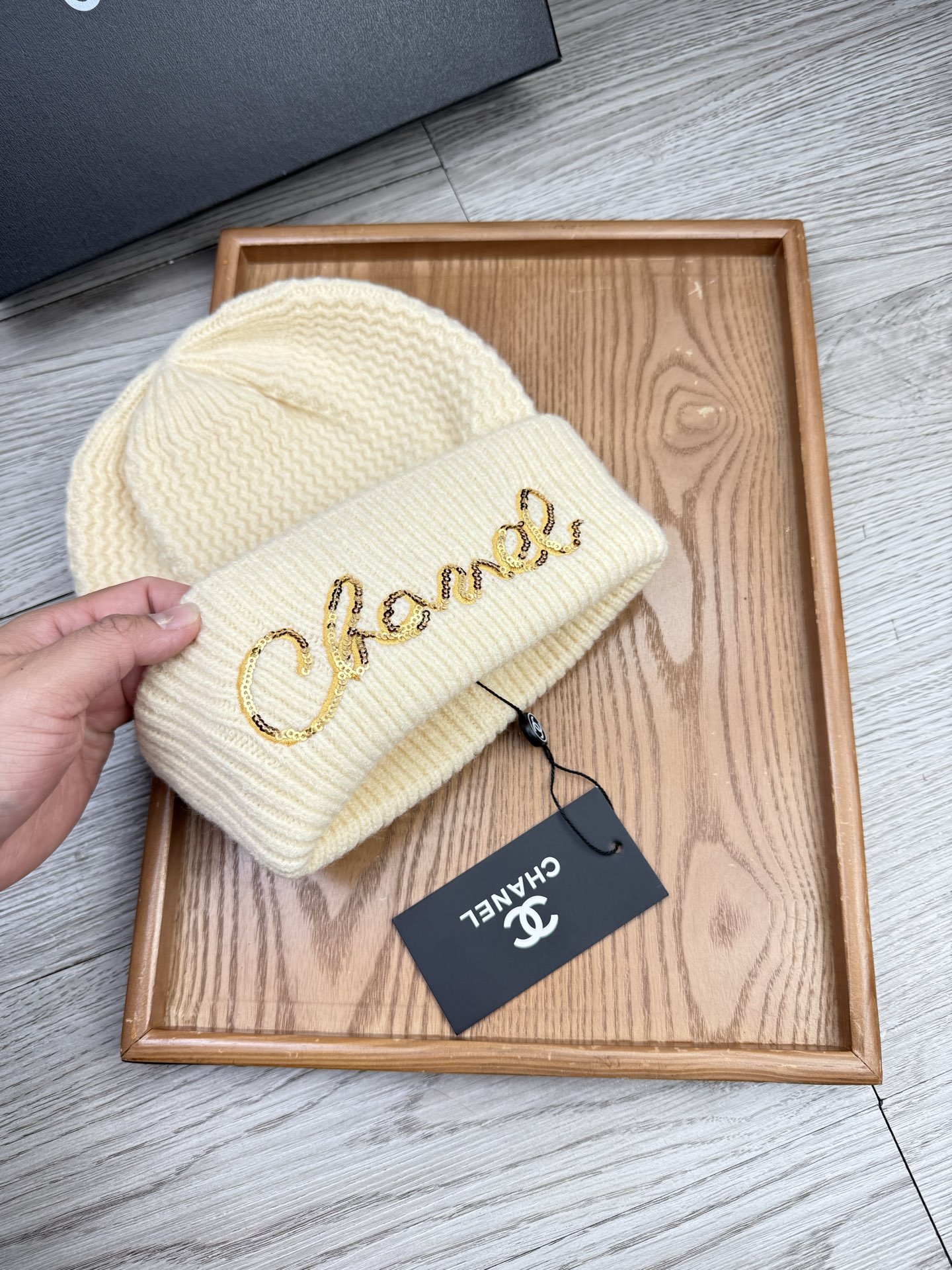 。C家。福利！【细羊毛针织单帽】新款上架，特别实惠的一个系列帽子，面料：细毛线。密度紧致！毛线针织面料手