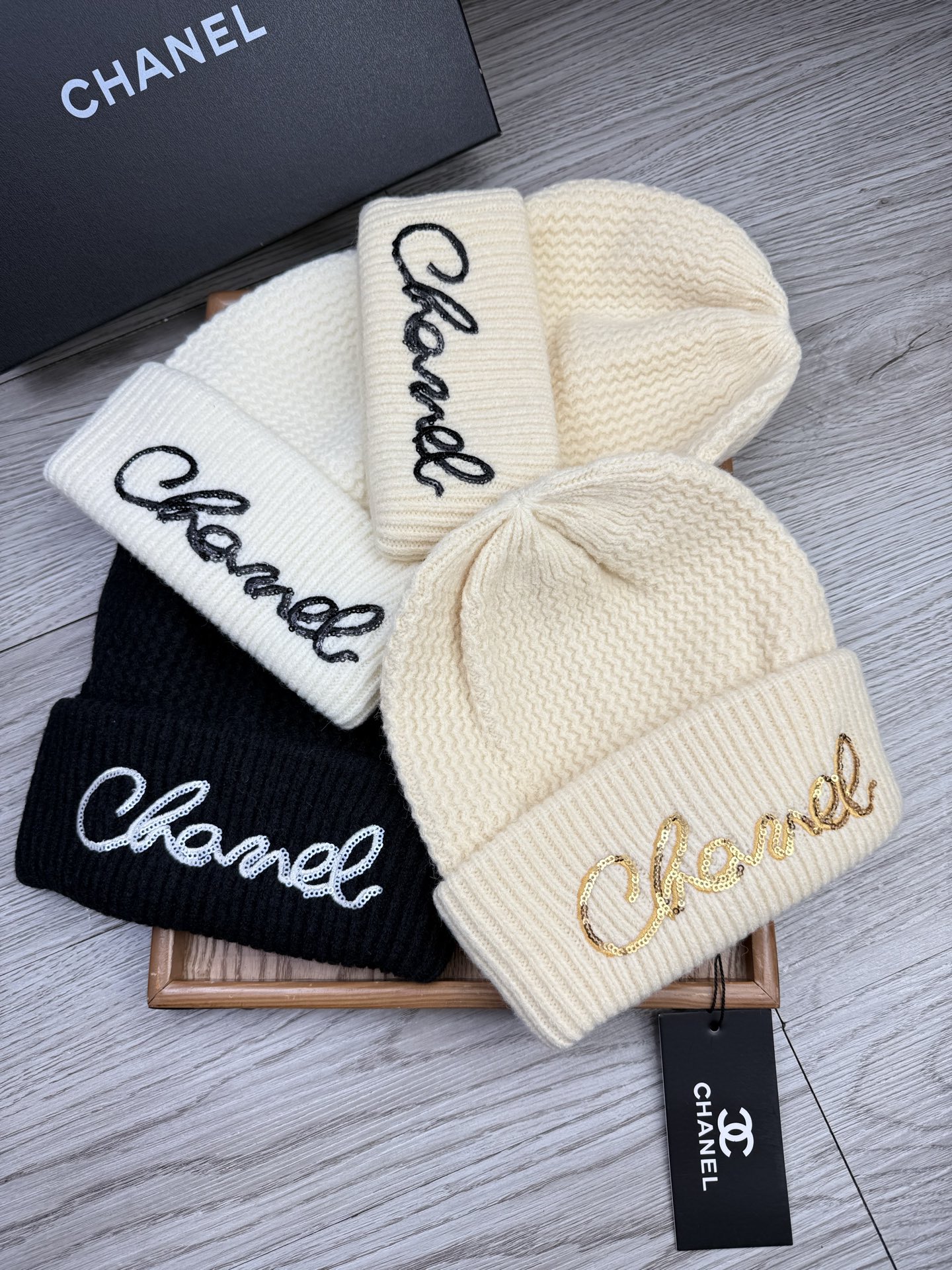 NO:580508,Special offer.C home.Benefits!  [Fine wool knitted single hat] New model on the shelves, a particularly affordable series of hats, the fabric is fine wool and the density is tight!  Wool knitted fabric feels comfortable and breathable!  Fashionable and chic!  A must-have item for going out on the street, age-reducing, fashionable, and very generous!  The shape of the hat is very nice!  And the price is very beautiful!  It’s a great item to give as a gift or for personal use!  !  Complete trademark hangtags!  !  There are many styles and colors!  Hats bucket hat, baseball cap, knitted hat, hat, chanel, espadrilles, hats19860909特价.C家.福利！【细羊毛针织单帽】新款上架,特别实惠的一个系列帽子,面料细毛线.密度紧致！毛线针织面料手感舒适透气性好！款式新颖别致！出街必备单品,减龄又时尚,非常大方！帽型特别好看！而且价格非常美丽！送人自用都是非常不错的一款单品哦！！商标吊牌齐全！！款式多多,颜色多多！帽子渔夫帽棒球帽针织帽,帽子,chanel,espadrilles,hats,hat