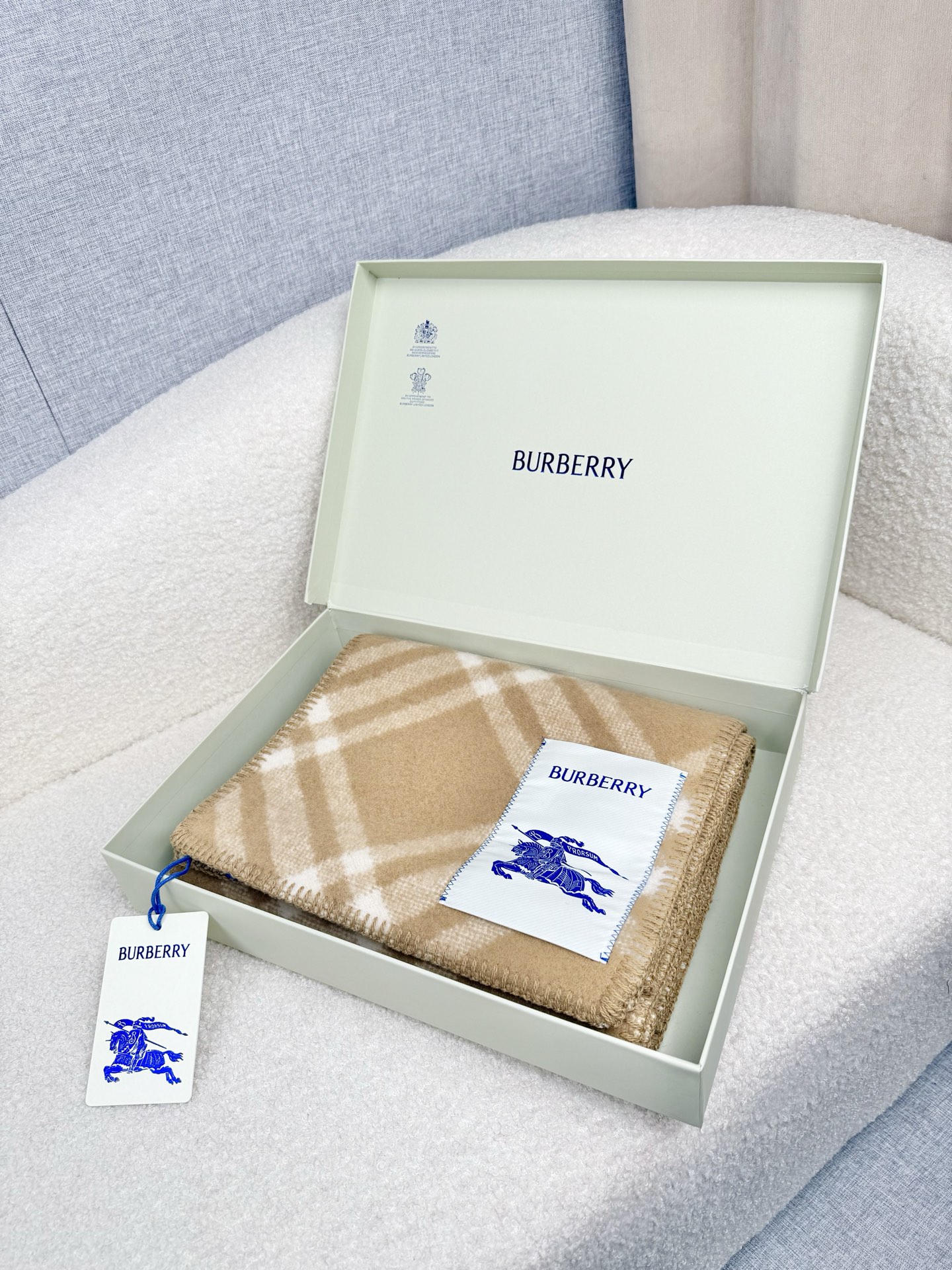 P。B家。【锯齿状车线版】低调的奢侈感❗️极品柔美精英高手级别的时髦感围巾❗️这款Burberry羊绒羊