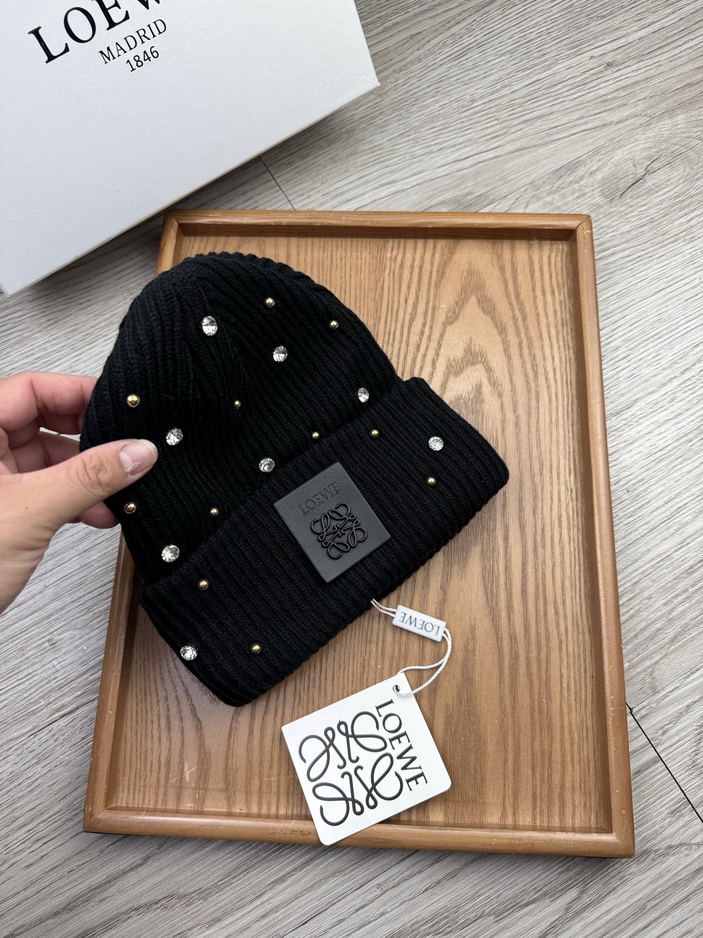 。Loewe。福利！【细毛线针织单帽】新款上架，特别实惠的一个系列帽子，面料：细毛线。密度紧致！毛线针织