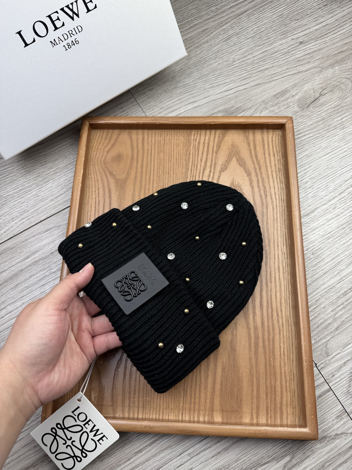 。Loewe。福利！【细毛线针织单帽】新款上架，特别实惠的一个系列帽子，面料：细毛线。密度紧致！毛线针织