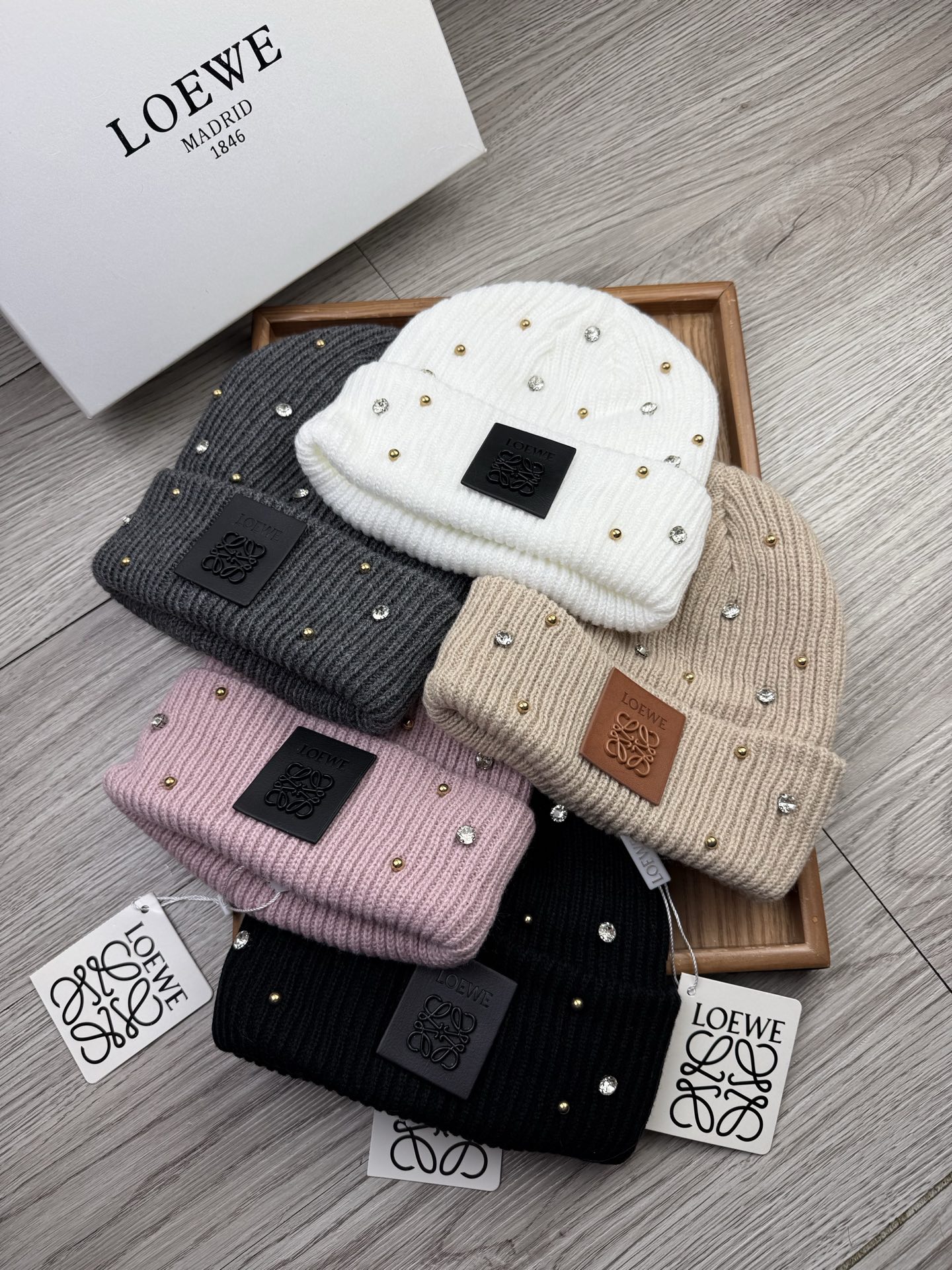 。Loewe。福利！【细毛线针织单帽】新款上架，特别实惠的一个系列帽子，面料：细毛线。密度紧致！毛线针织