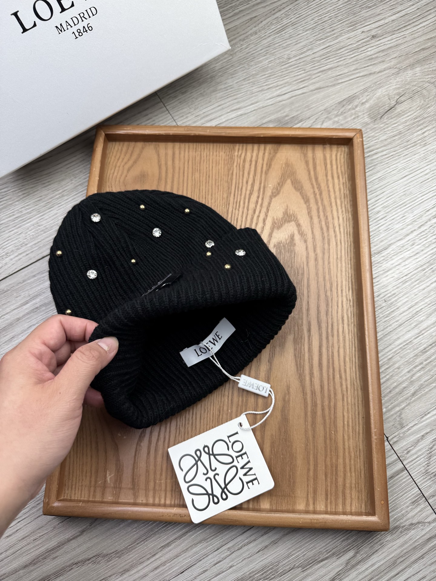 。Loewe。福利！【细毛线针织单帽】新款上架，特别实惠的一个系列帽子，面料：细毛线。密度紧致！毛线针织