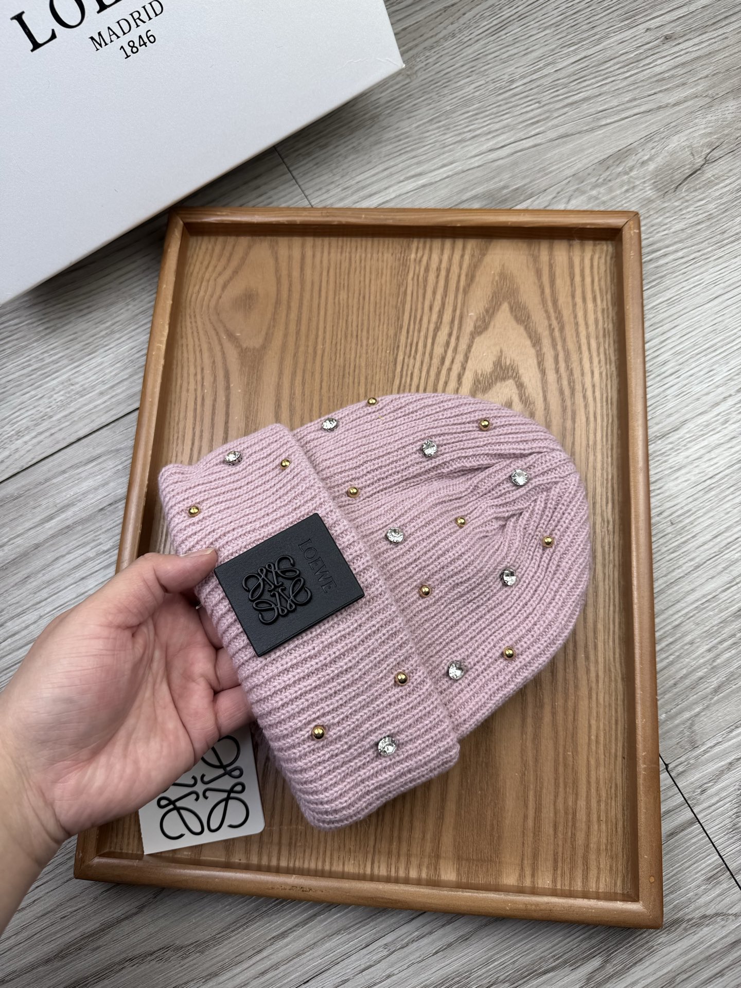 。Loewe。福利！【细毛线针织单帽】新款上架，特别实惠的一个系列帽子，面料：细毛线。密度紧致！毛线针织