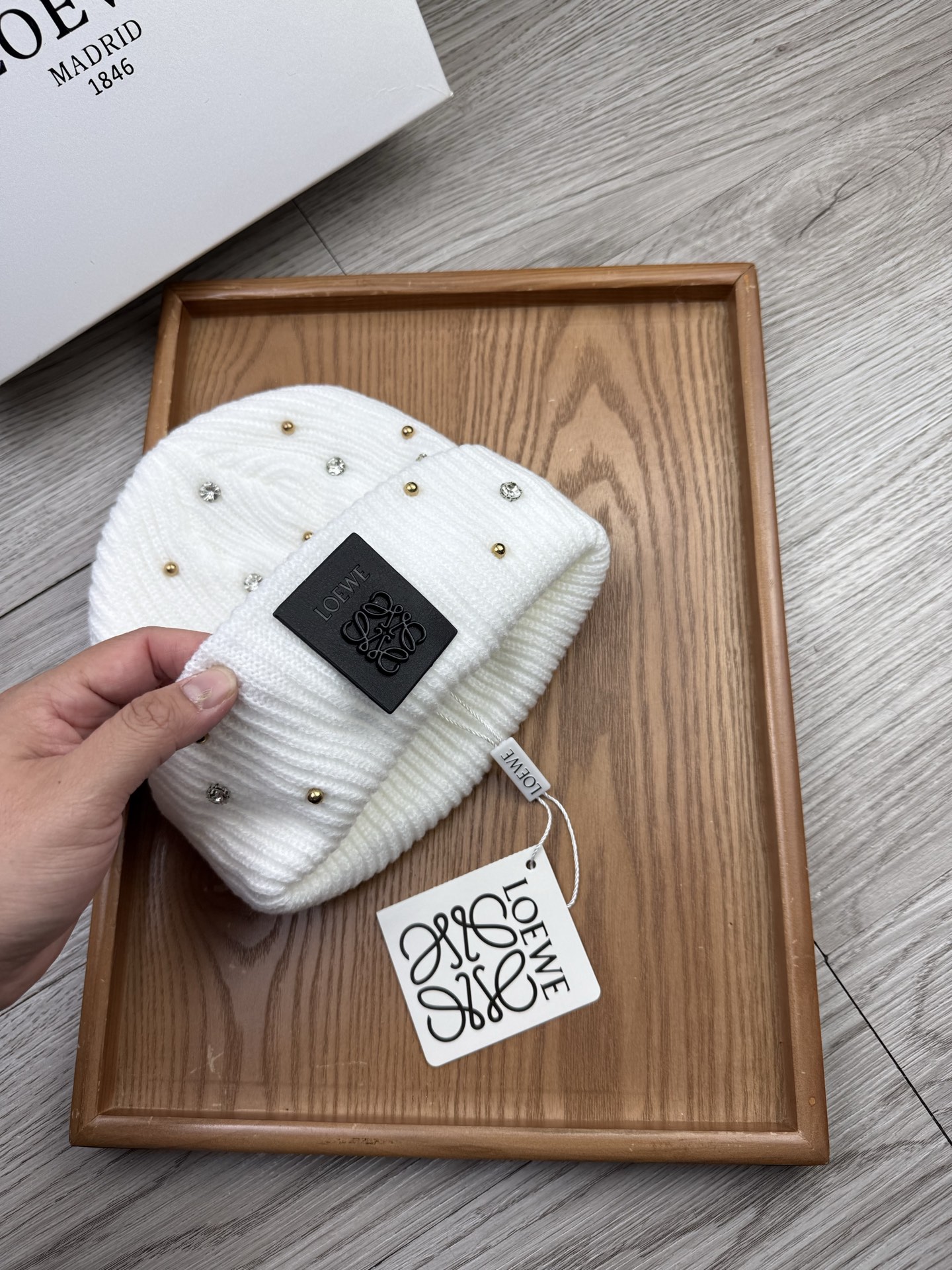 。Loewe。福利！【细毛线针织单帽】新款上架，特别实惠的一个系列帽子，面料：细毛线。密度紧致！毛线针织