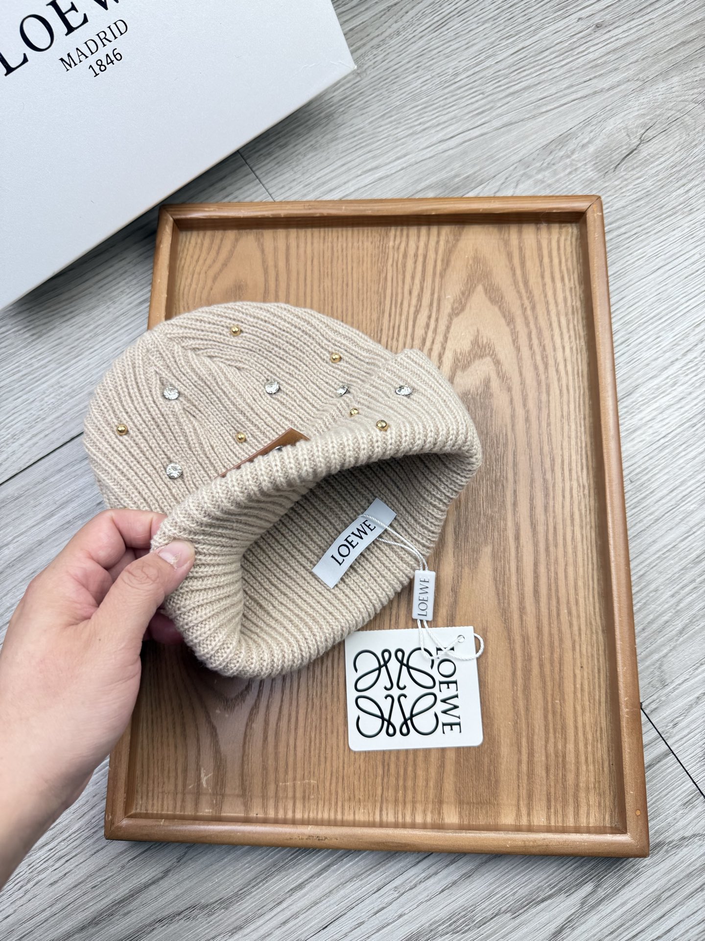 。Loewe。福利！【细毛线针织单帽】新款上架，特别实惠的一个系列帽子，面料：细毛线。密度紧致！毛线针织