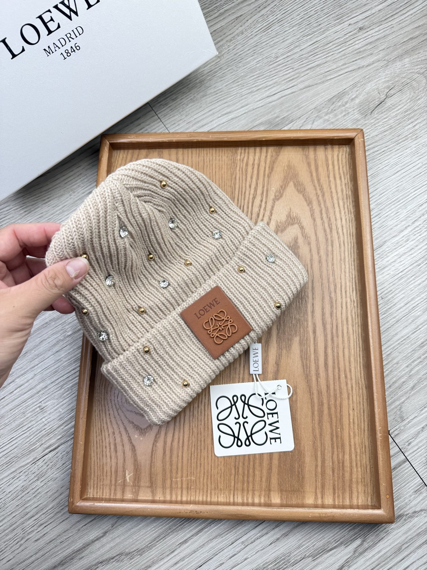 。Loewe。福利！【细毛线针织单帽】新款上架，特别实惠的一个系列帽子，面料：细毛线。密度紧致！毛线针织