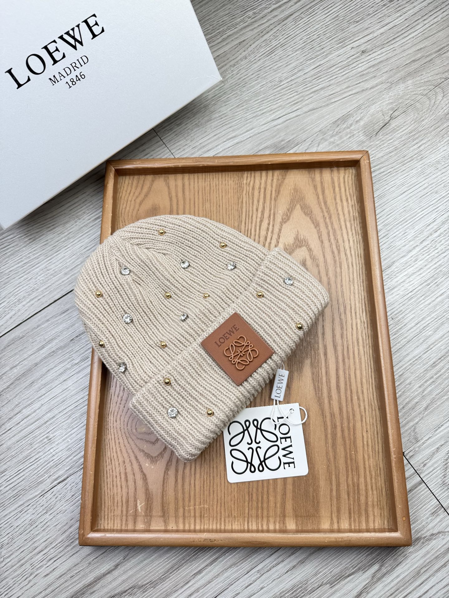 。Loewe。福利！【细毛线针织单帽】新款上架，特别实惠的一个系列帽子，面料：细毛线。密度紧致！毛线针织