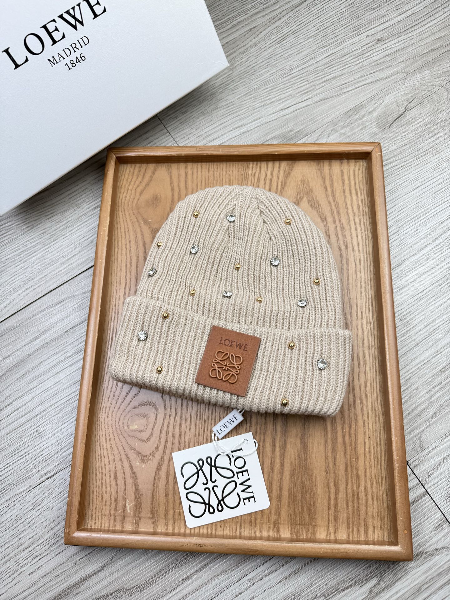 。Loewe。福利！【细毛线针织单帽】新款上架，特别实惠的一个系列帽子，面料：细毛线。密度紧致！毛线针织