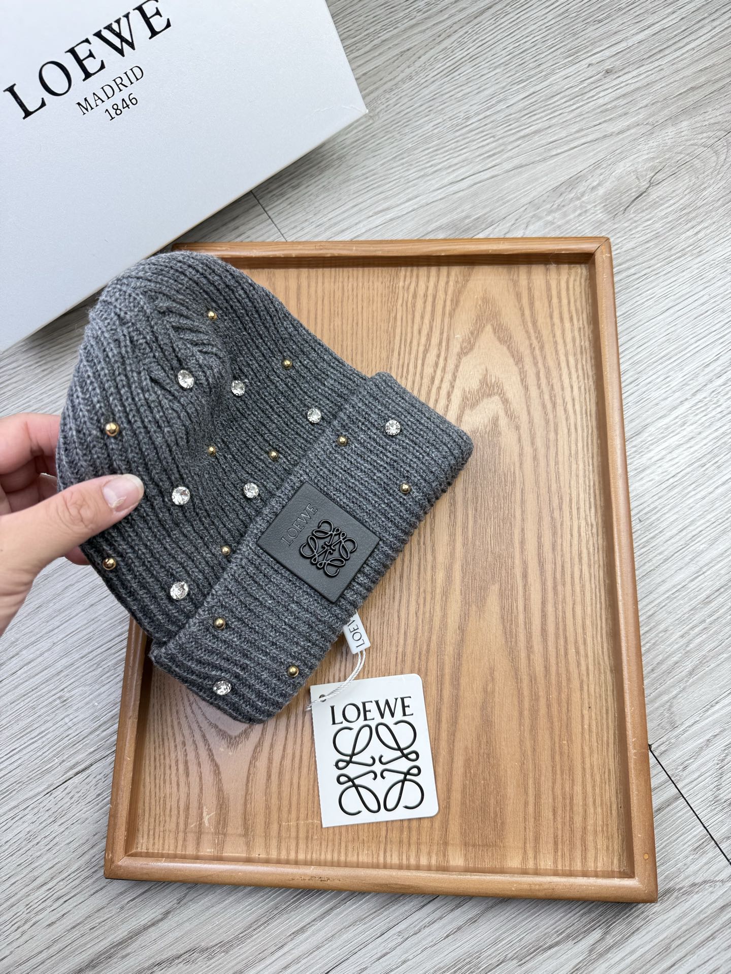 。Loewe。福利！【细毛线针织单帽】新款上架，特别实惠的一个系列帽子，面料：细毛线。密度紧致！毛线针织