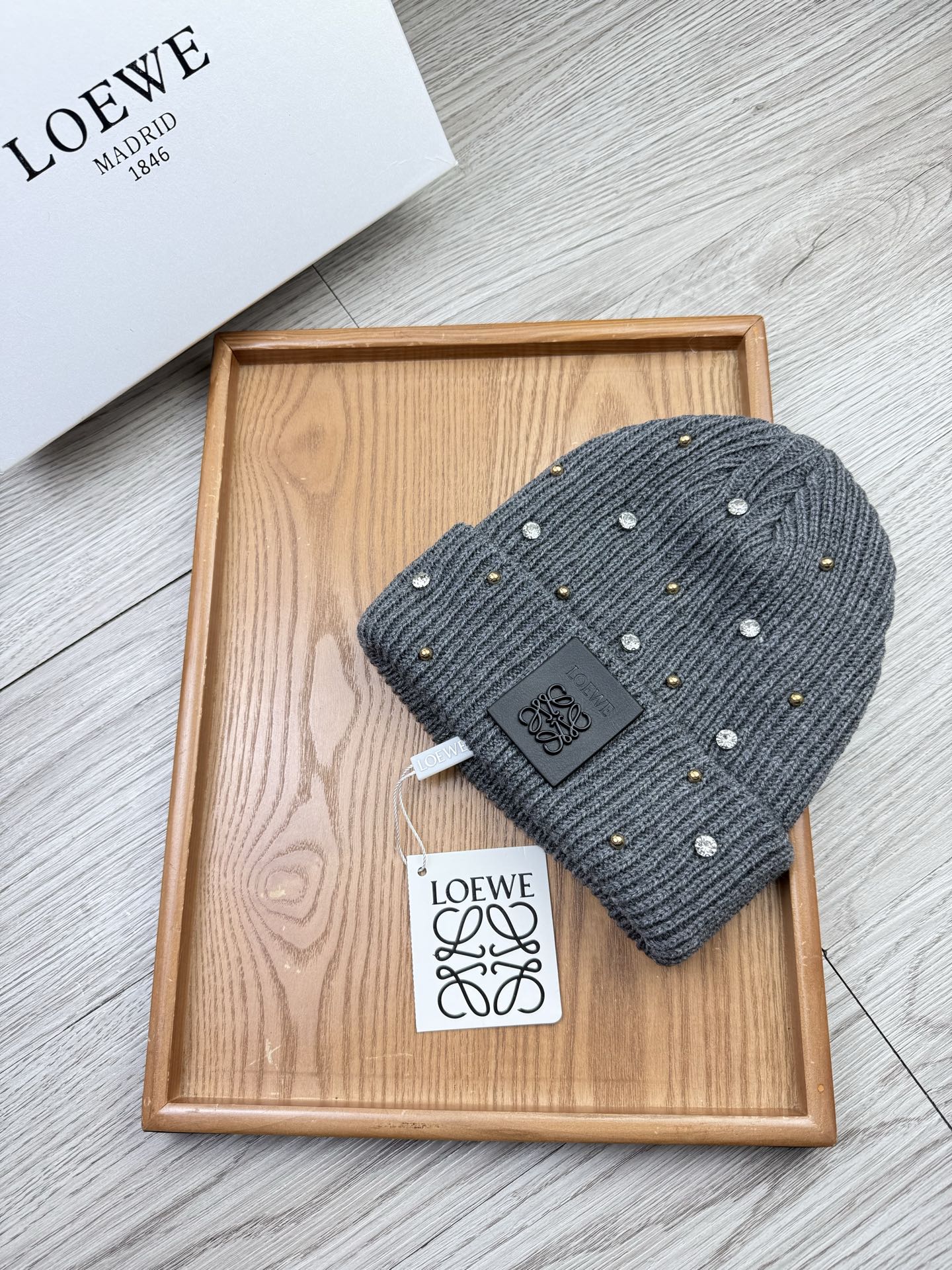 。Loewe。福利！【细毛线针织单帽】新款上架，特别实惠的一个系列帽子，面料：细毛线。密度紧致！毛线针织