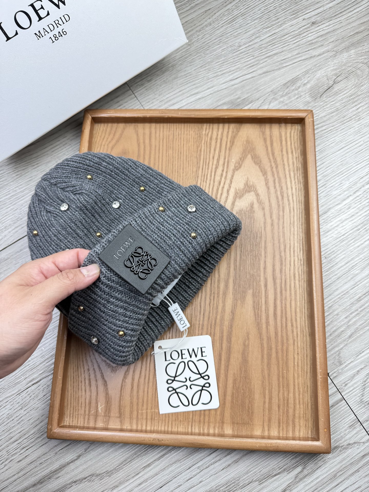 。Loewe。福利！【细毛线针织单帽】新款上架，特别实惠的一个系列帽子，面料：细毛线。密度紧致！毛线针织