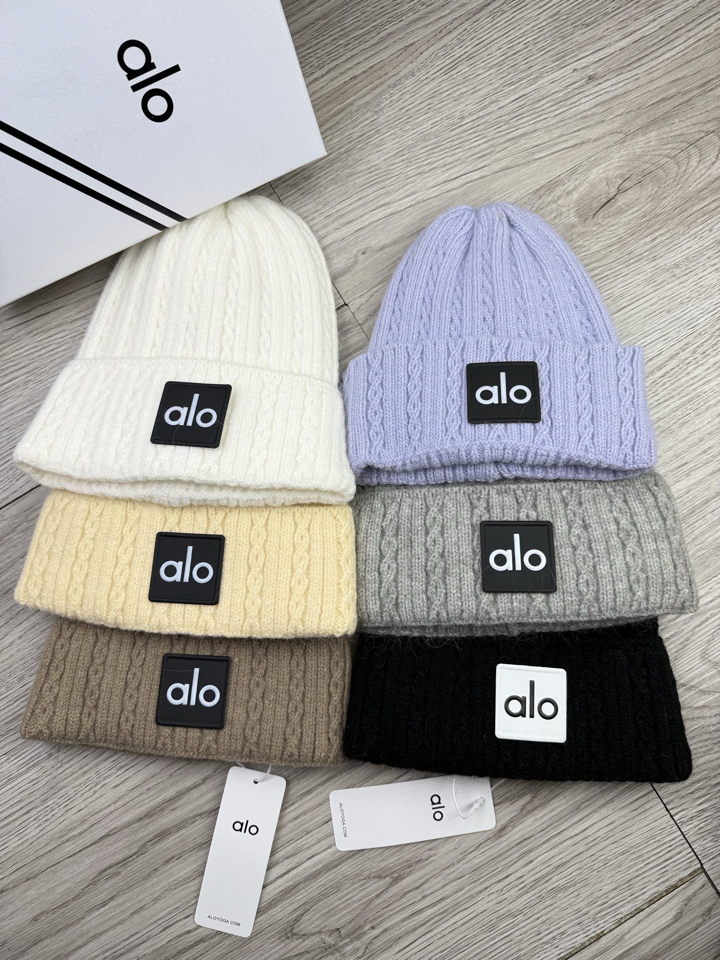 。AL0。福利！【细毛线针织单帽】新款上架，特别实惠的一个系列帽子，面料：细毛线。密度紧致！毛线针织面料