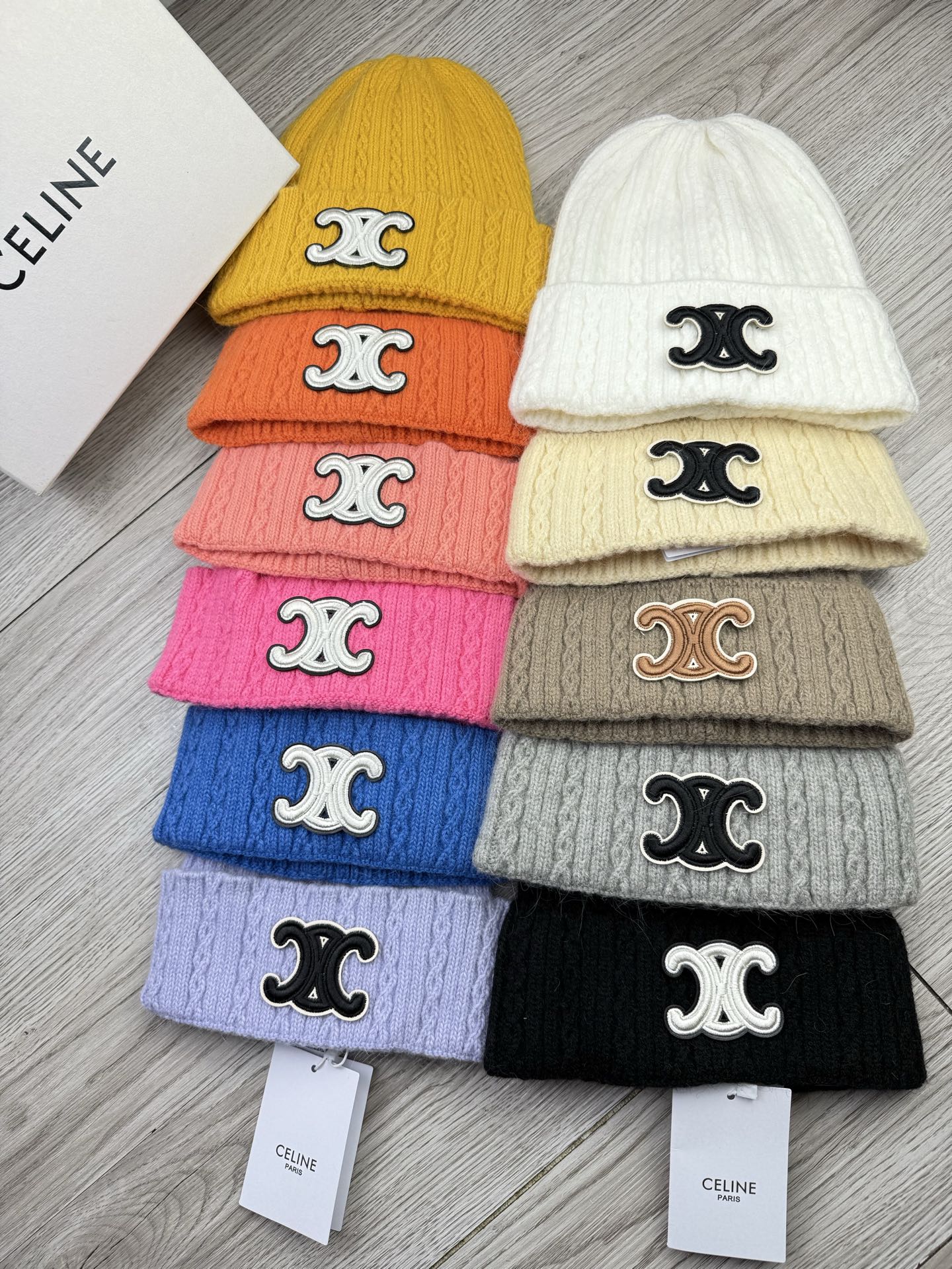 。赛琳。福利！【细毛线针织单帽】新款上架，特别实惠的一个系列帽子，面料：细毛线。密度紧致！毛线针织面料手