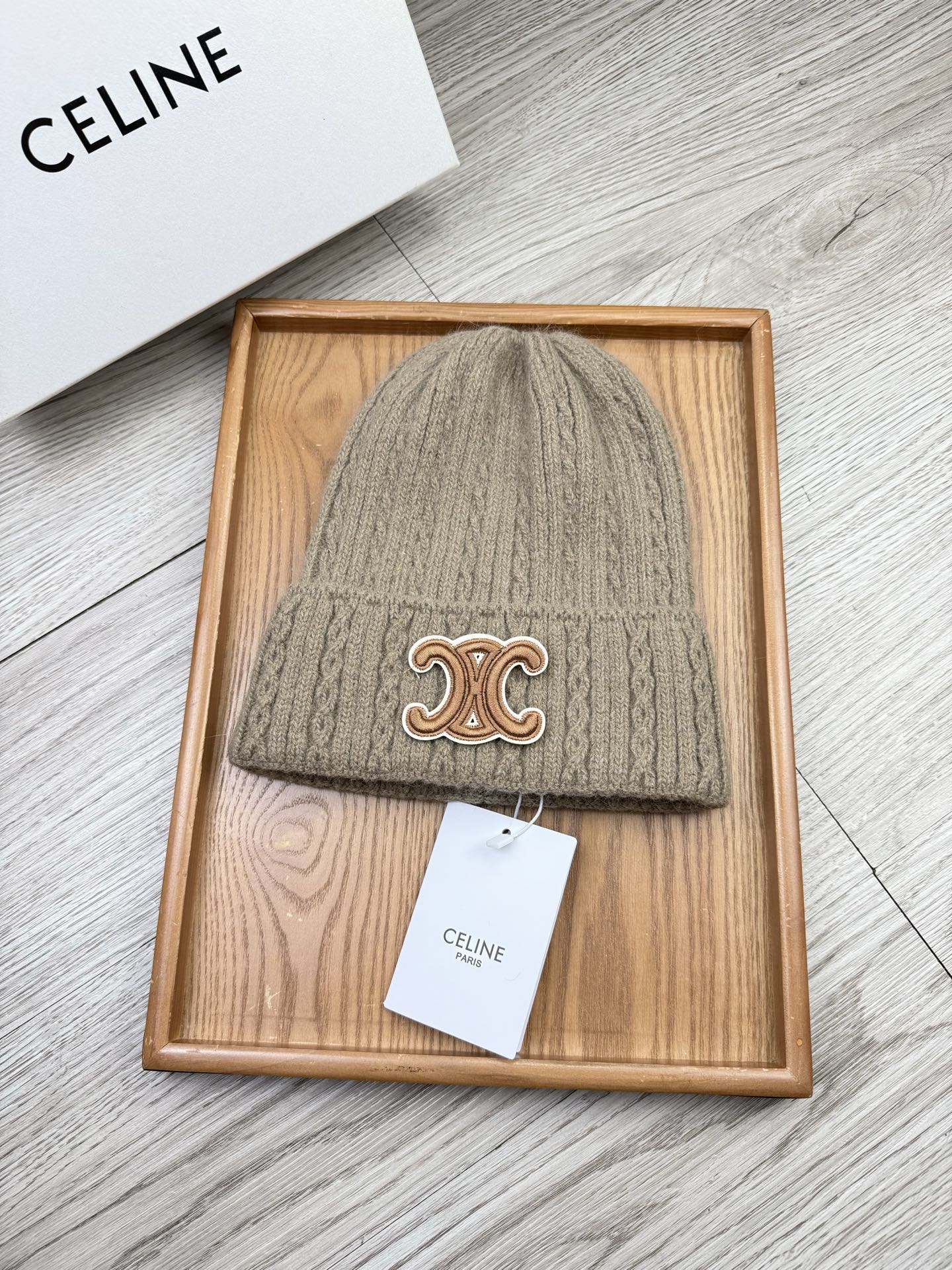 。赛琳。福利！【细毛线针织单帽】新款上架，特别实惠的一个系列帽子，面料：细毛线。密度紧致！毛线针织面料手