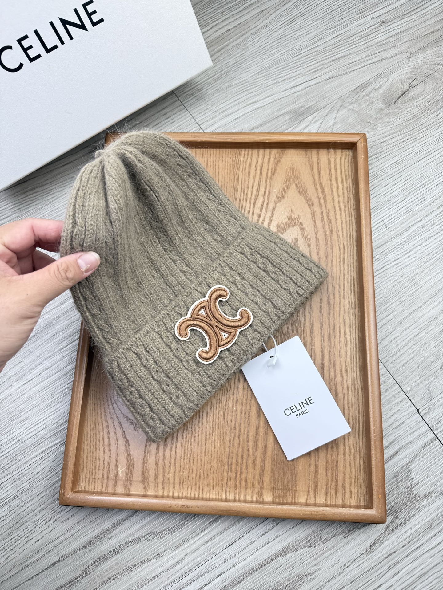 。赛琳。福利！【细毛线针织单帽】新款上架，特别实惠的一个系列帽子，面料：细毛线。密度紧致！毛线针织面料手