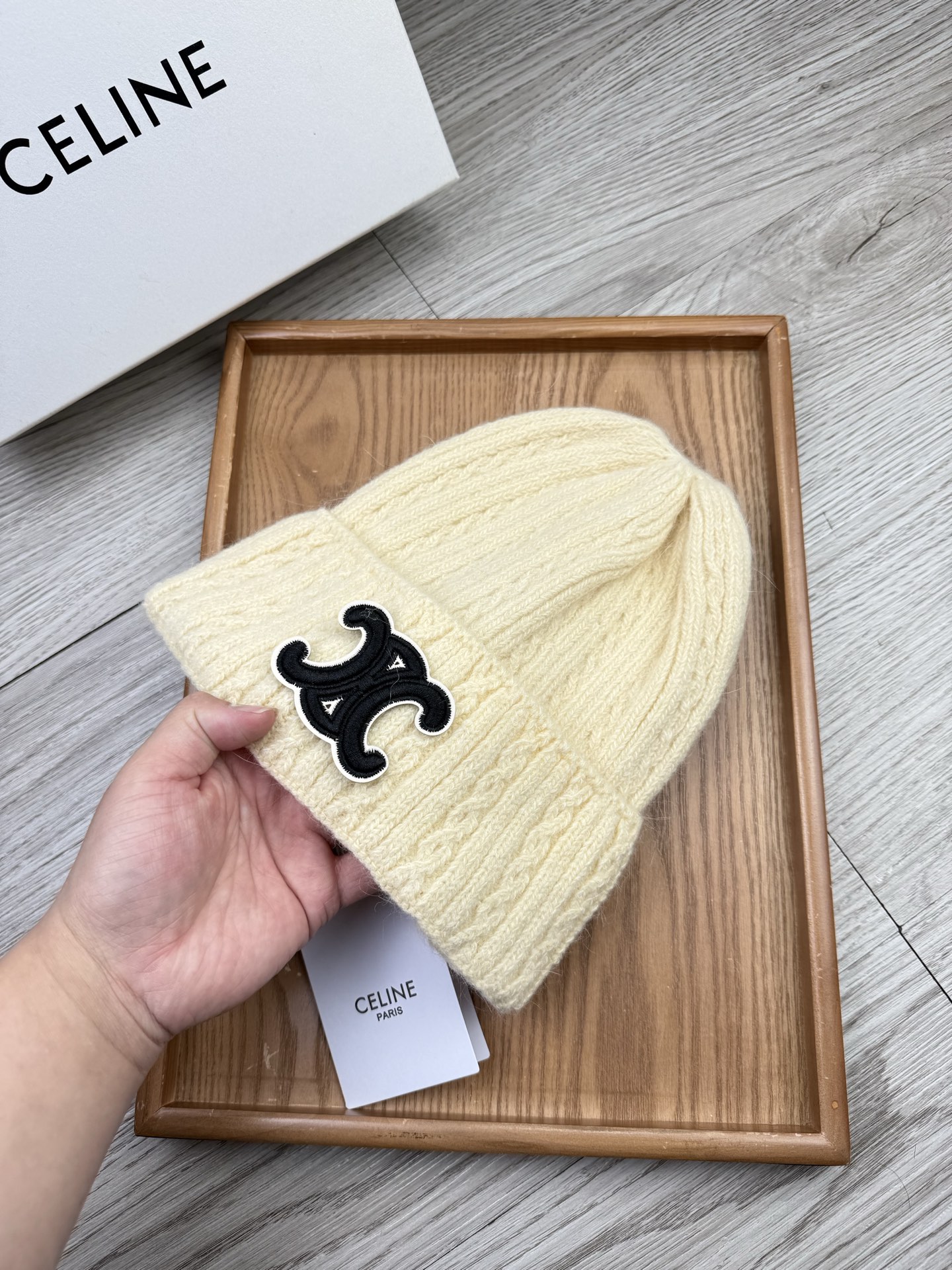 。赛琳。福利！【细毛线针织单帽】新款上架，特别实惠的一个系列帽子，面料：细毛线。密度紧致！毛线针织面料手