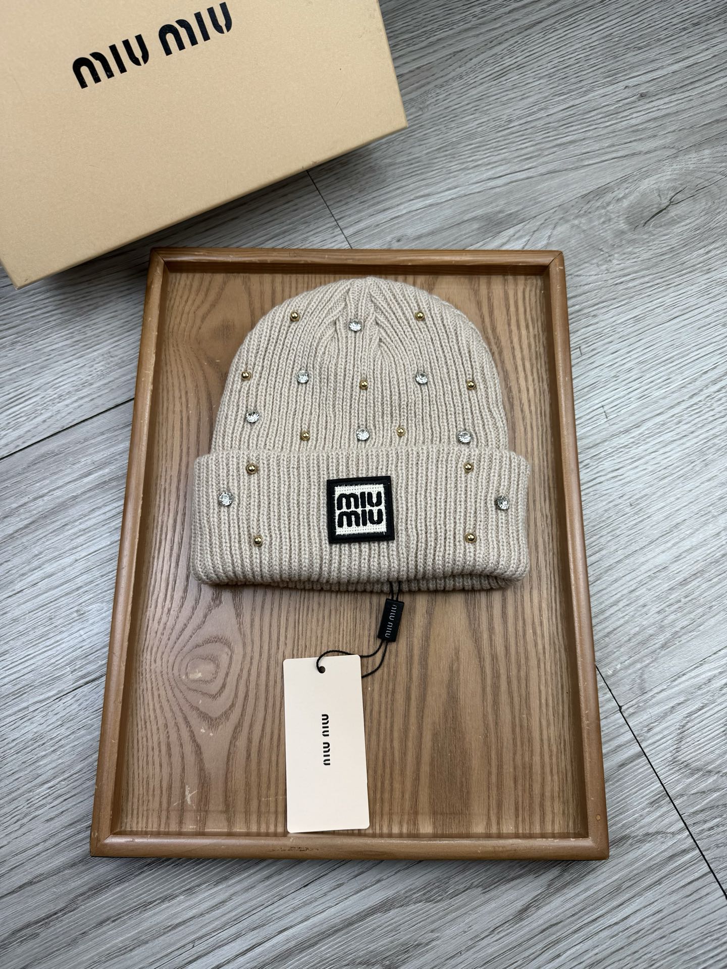 。miumiu。福利！【细毛线针织单帽】新款上架，特别实惠的一个系列帽子，面料：细毛线。密度紧致！毛线针