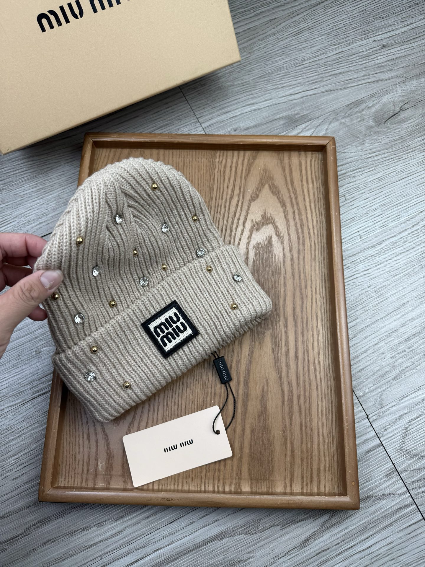 。miumiu。福利！【细毛线针织单帽】新款上架，特别实惠的一个系列帽子，面料：细毛线。密度紧致！毛线针