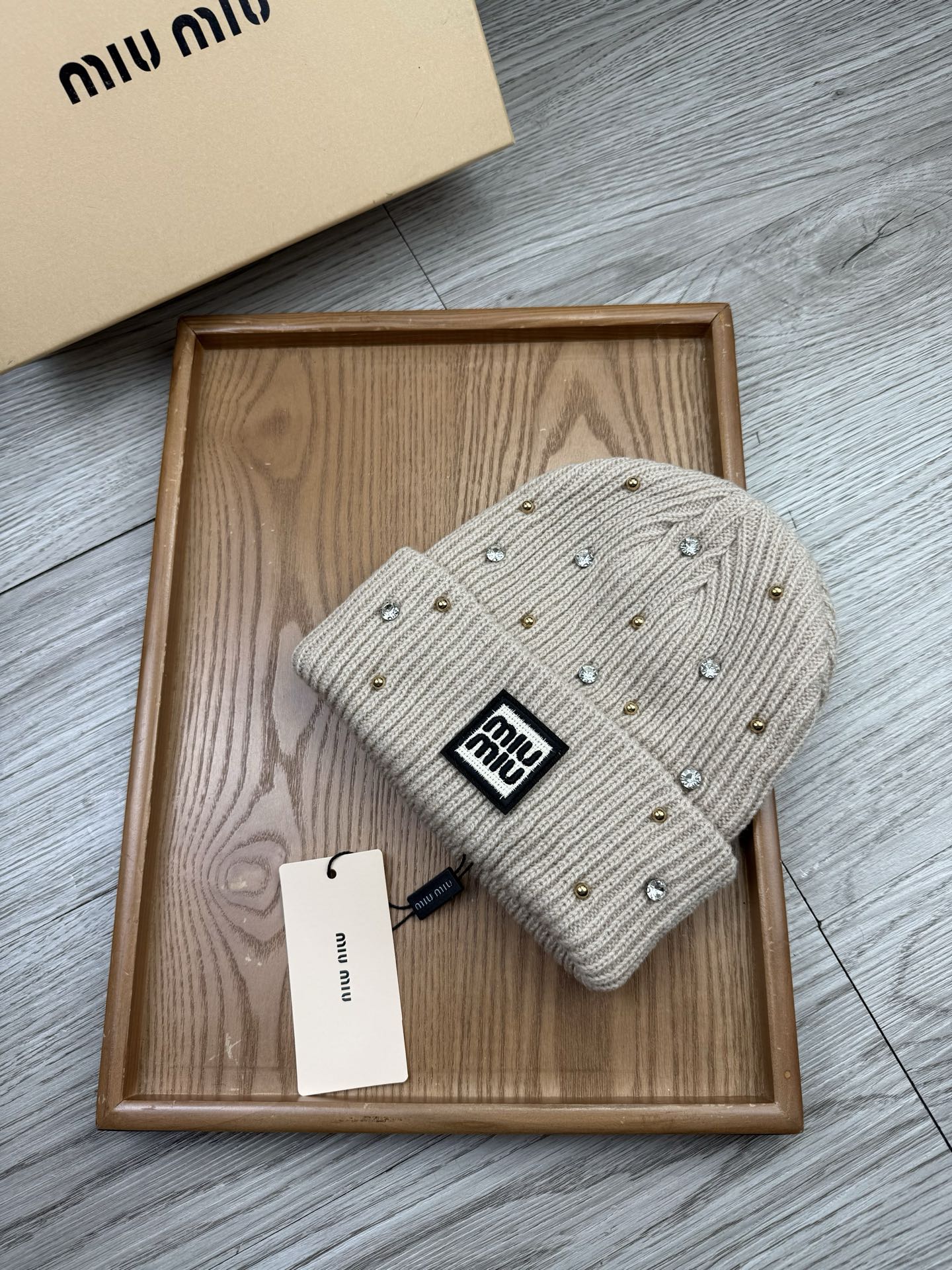 。miumiu。福利！【细毛线针织单帽】新款上架，特别实惠的一个系列帽子，面料：细毛线。密度紧致！毛线针