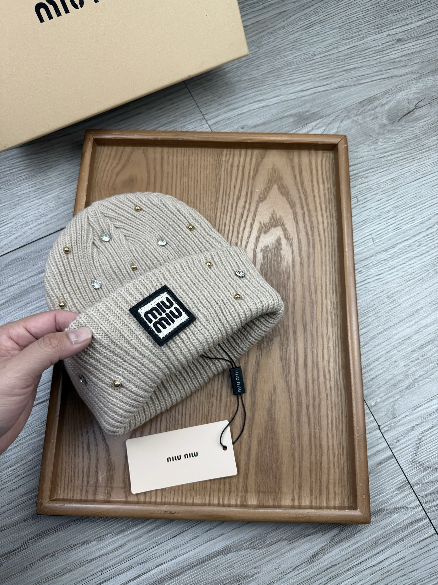 。miumiu。福利！【细毛线针织单帽】新款上架，特别实惠的一个系列帽子，面料：细毛线。密度紧致！毛线针