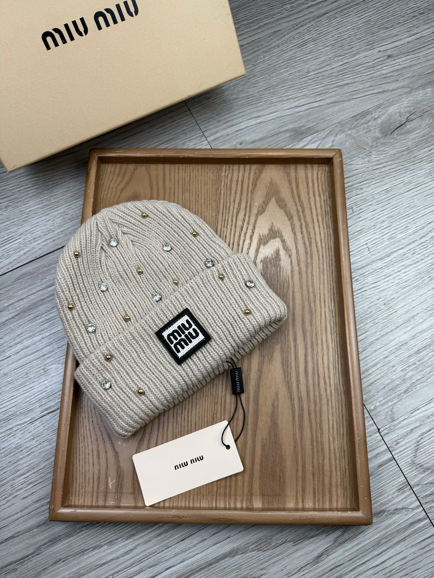 。miumiu。福利！【细毛线针织单帽】新款上架，特别实惠的一个系列帽子，面料：细毛线。密度紧致！毛线针