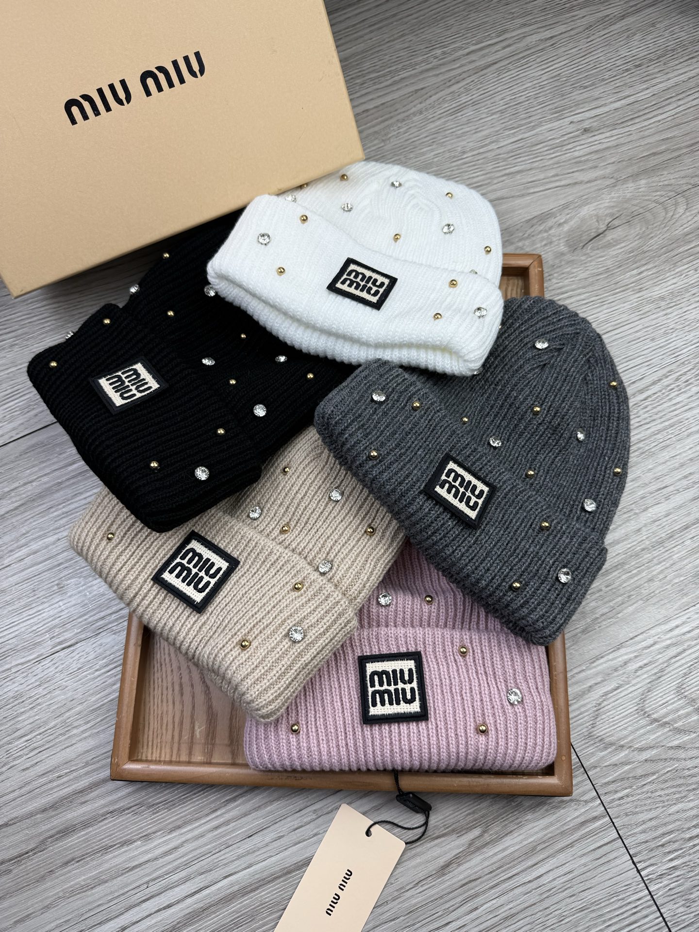 。miumiu。福利！【细毛线针织单帽】新款上架，特别实惠的一个系列帽子，面料：细毛线。密度紧致！毛线针