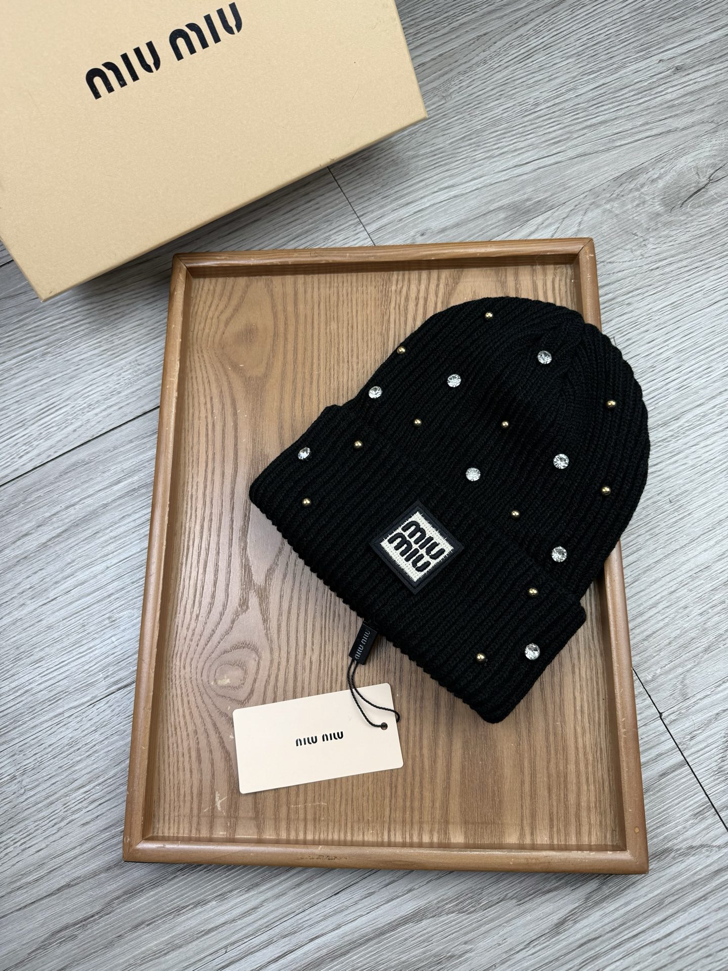 。miumiu。福利！【细毛线针织单帽】新款上架，特别实惠的一个系列帽子，面料：细毛线。密度紧致！毛线针