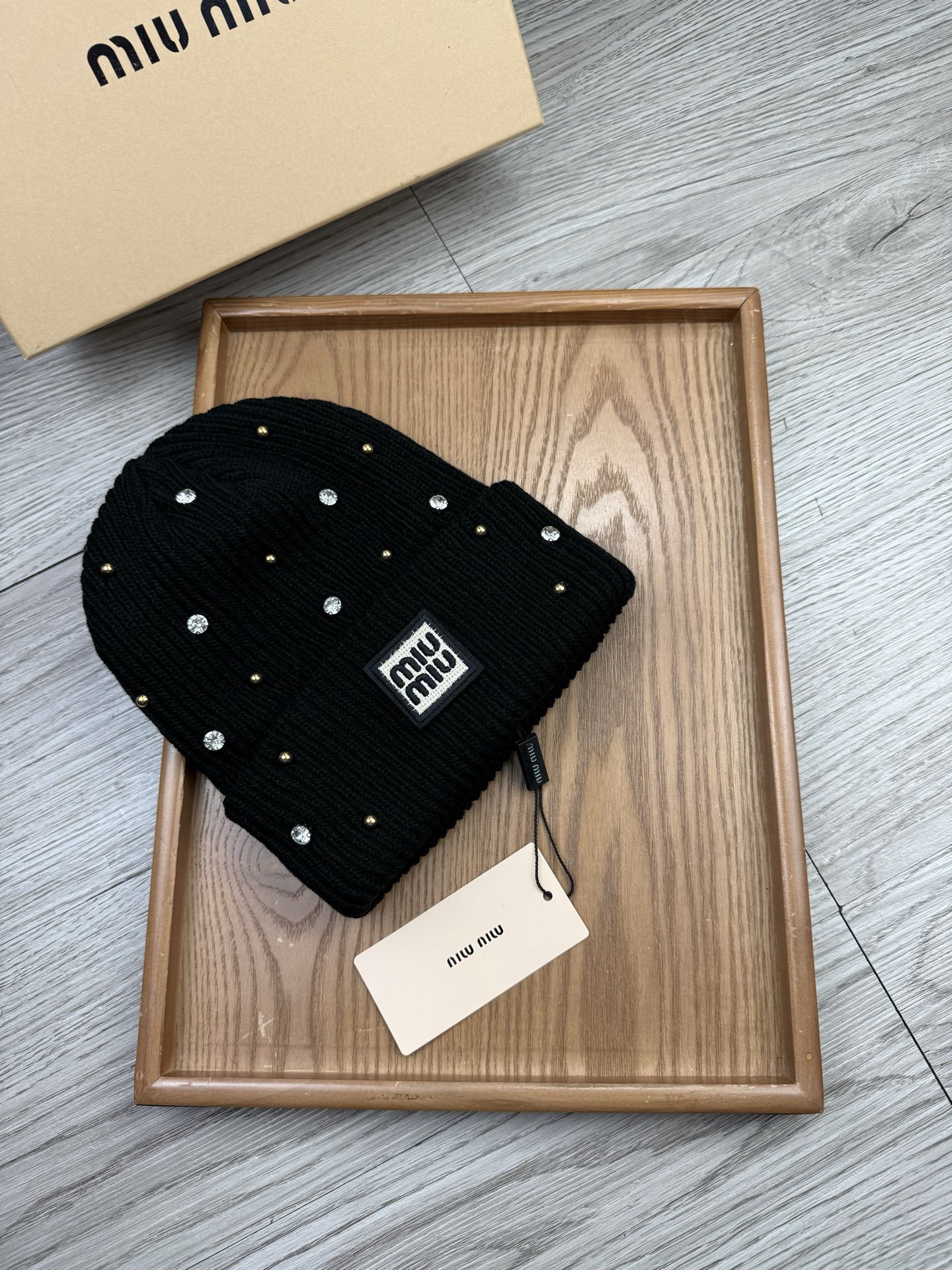 。miumiu。福利！【细毛线针织单帽】新款上架，特别实惠的一个系列帽子，面料：细毛线。密度紧致！毛线针