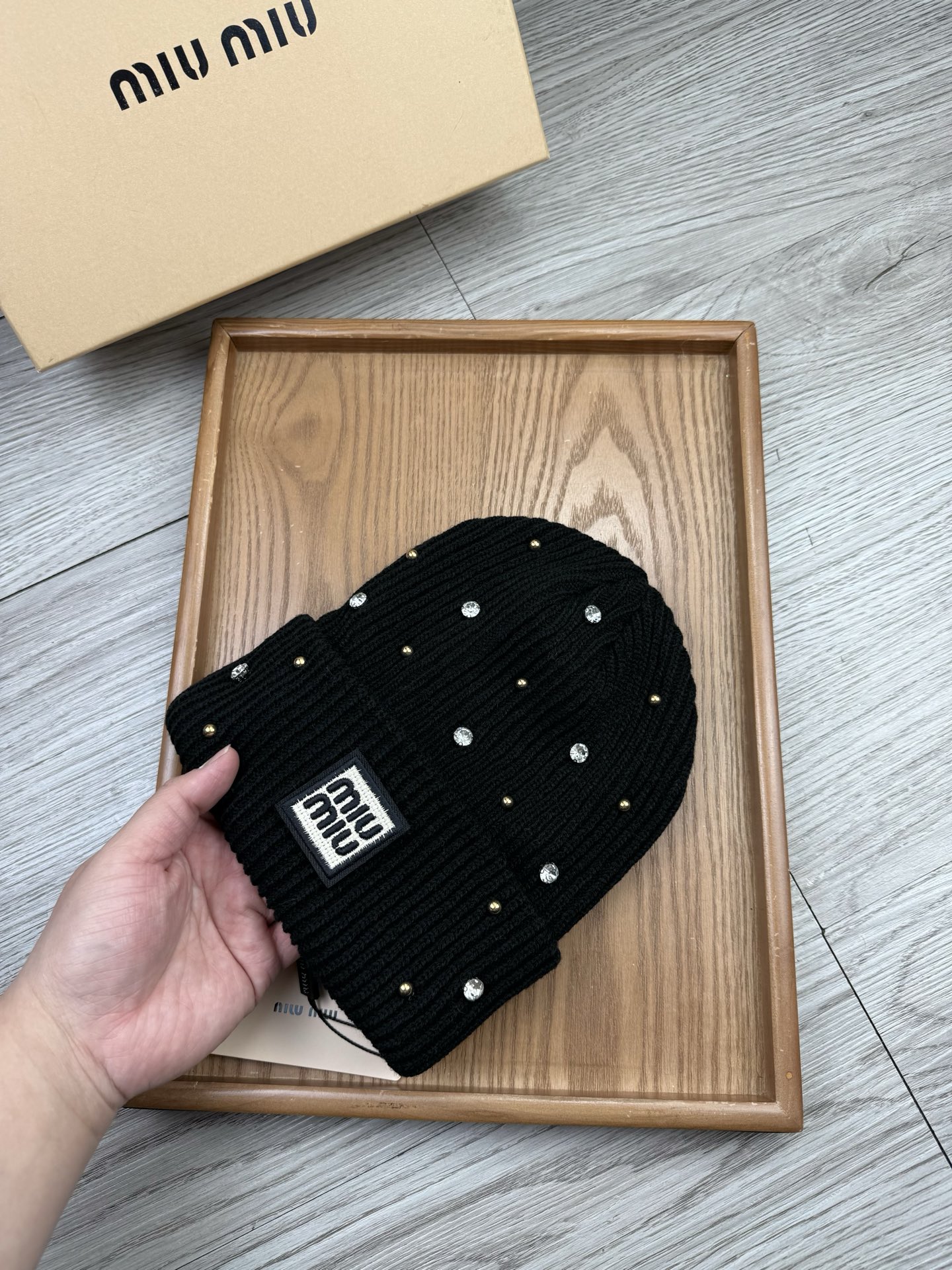 。miumiu。福利！【细毛线针织单帽】新款上架，特别实惠的一个系列帽子，面料：细毛线。密度紧致！毛线针