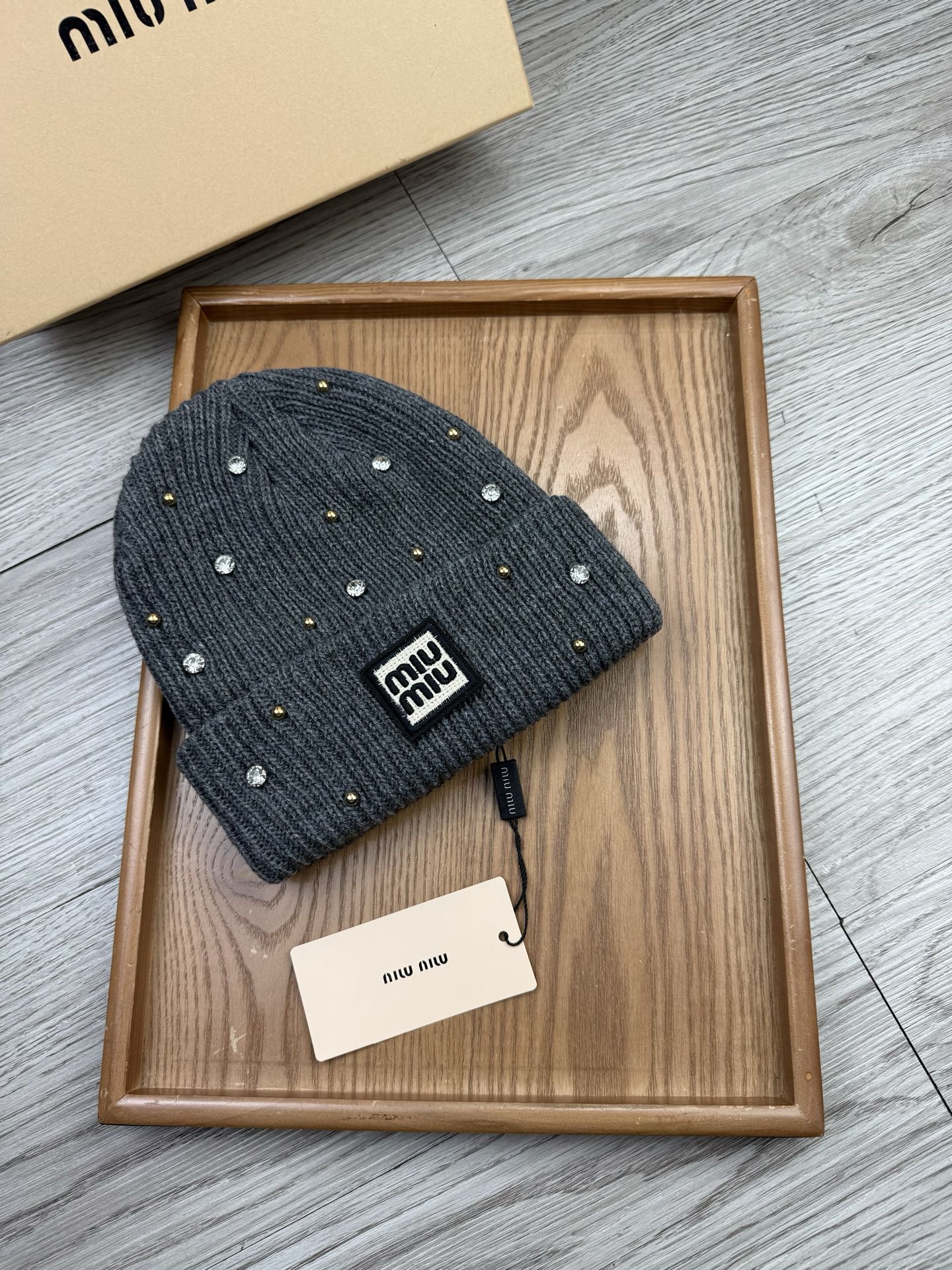 。miumiu。福利！【细毛线针织单帽】新款上架，特别实惠的一个系列帽子，面料：细毛线。密度紧致！毛线针