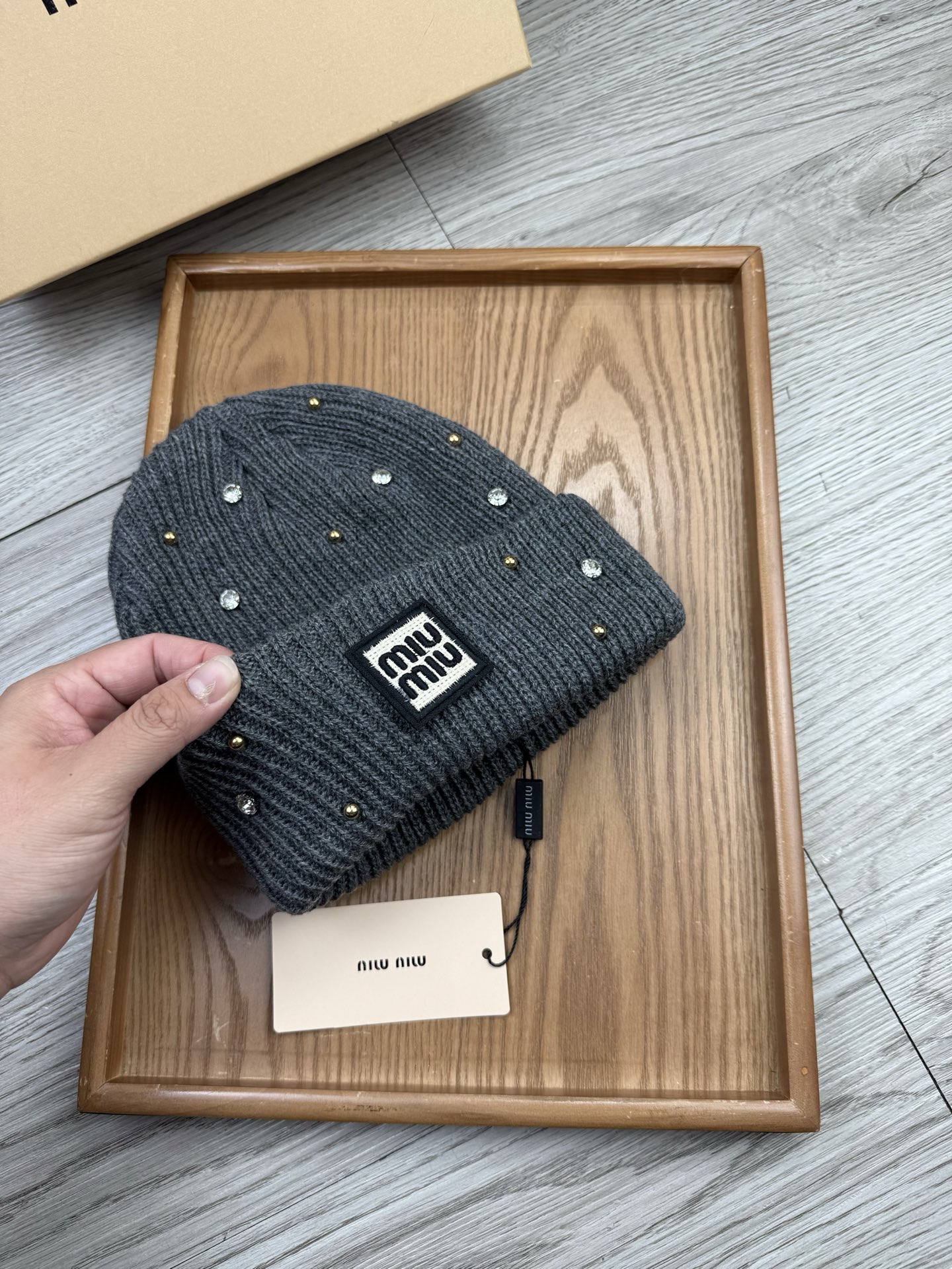 。miumiu。福利！【细毛线针织单帽】新款上架，特别实惠的一个系列帽子，面料：细毛线。密度紧致！毛线针