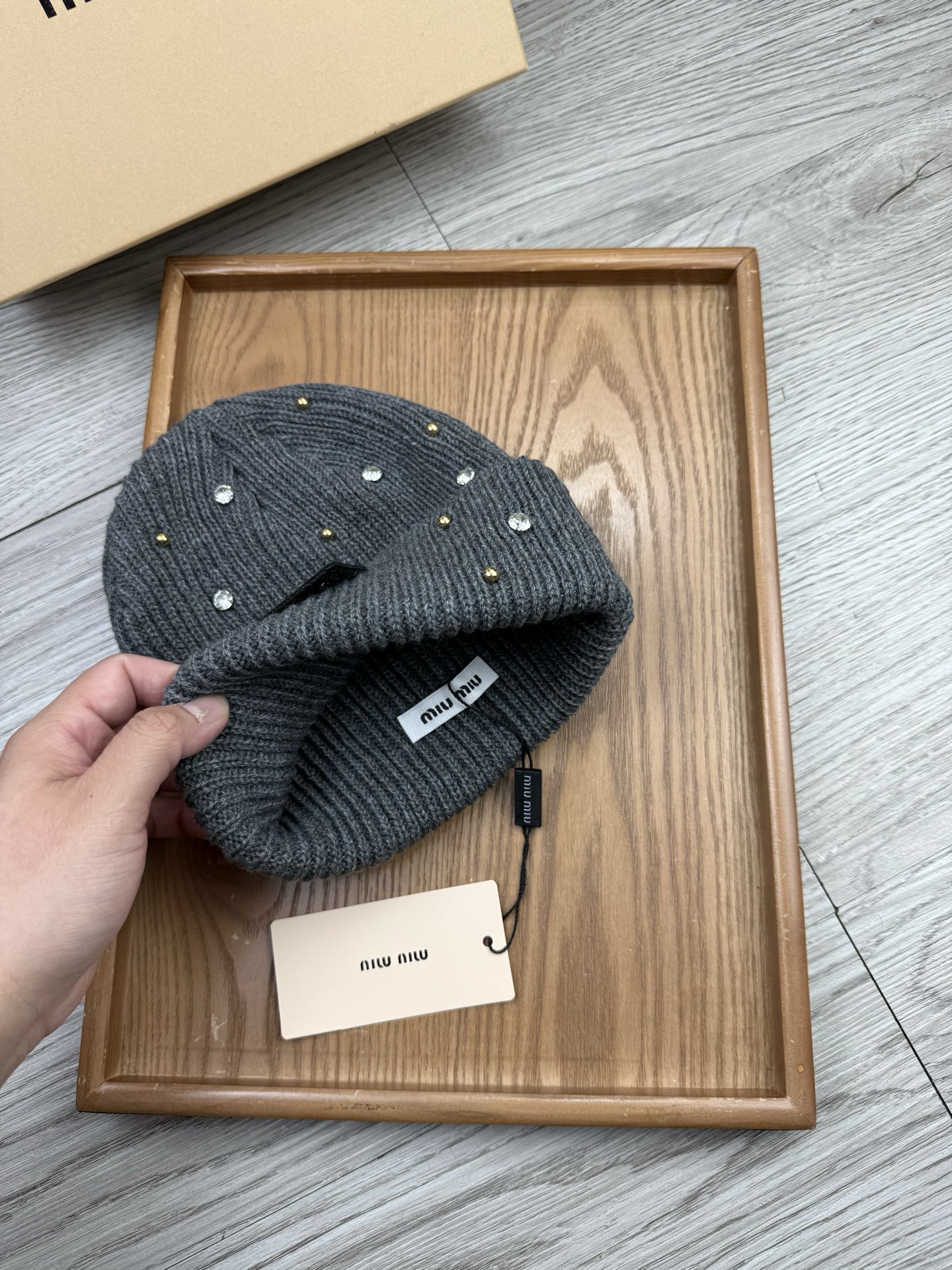 。miumiu。福利！【细毛线针织单帽】新款上架，特别实惠的一个系列帽子，面料：细毛线。密度紧致！毛线针