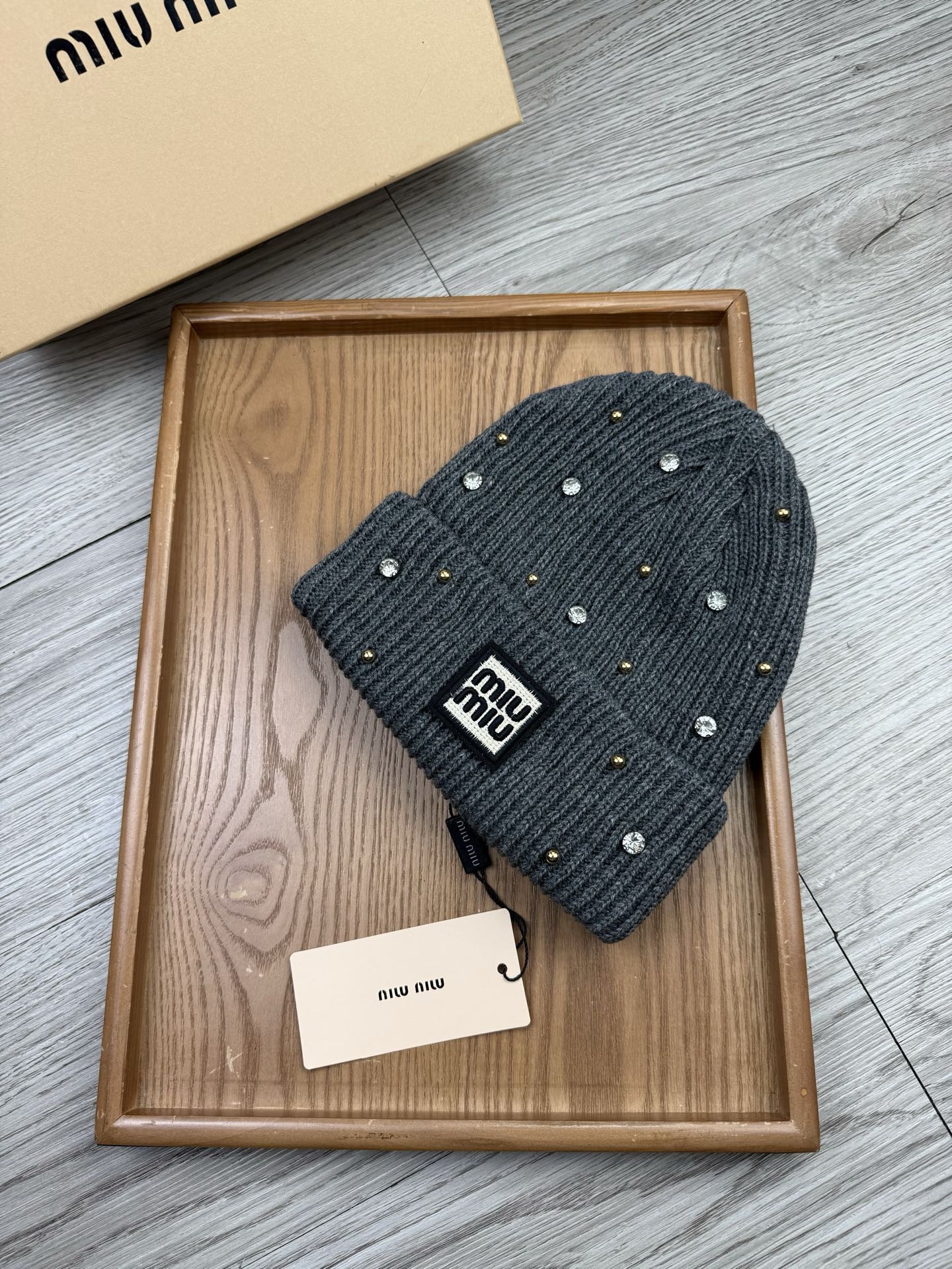 。miumiu。福利！【细毛线针织单帽】新款上架，特别实惠的一个系列帽子，面料：细毛线。密度紧致！毛线针