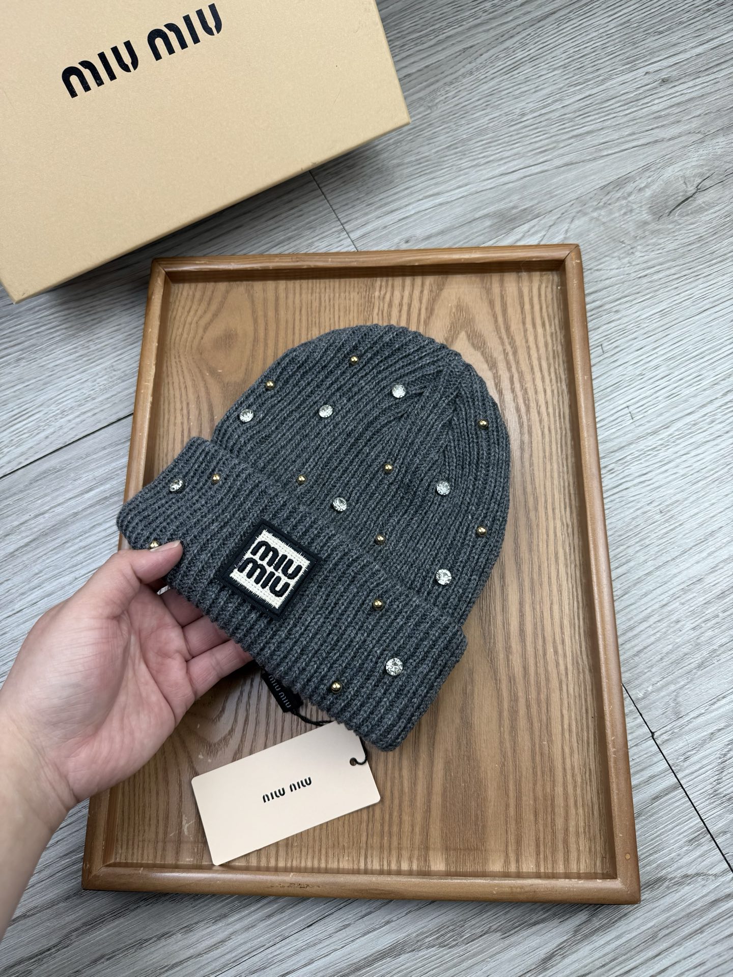 。miumiu。福利！【细毛线针织单帽】新款上架，特别实惠的一个系列帽子，面料：细毛线。密度紧致！毛线针