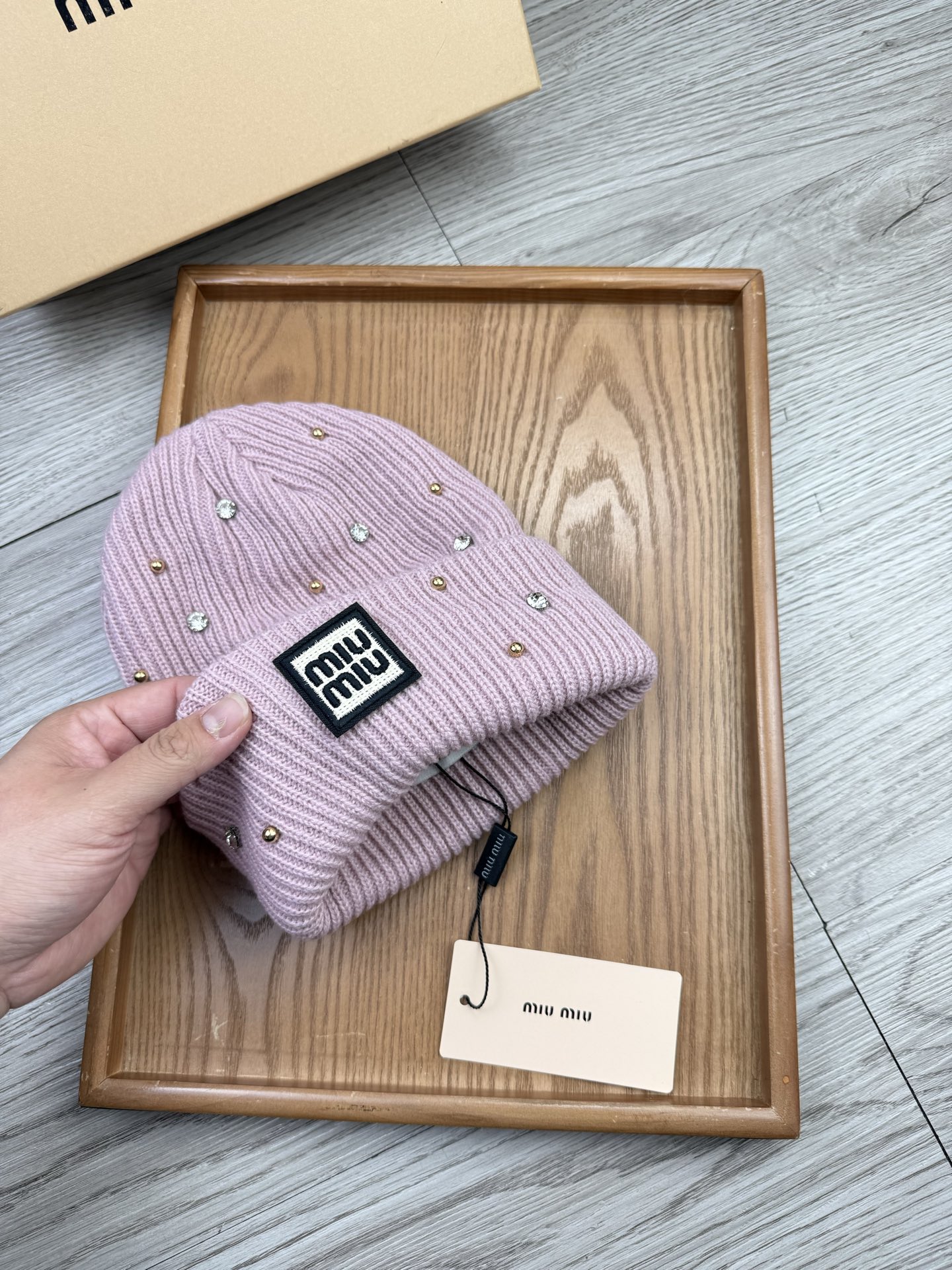 。miumiu。福利！【细毛线针织单帽】新款上架，特别实惠的一个系列帽子，面料：细毛线。密度紧致！毛线针