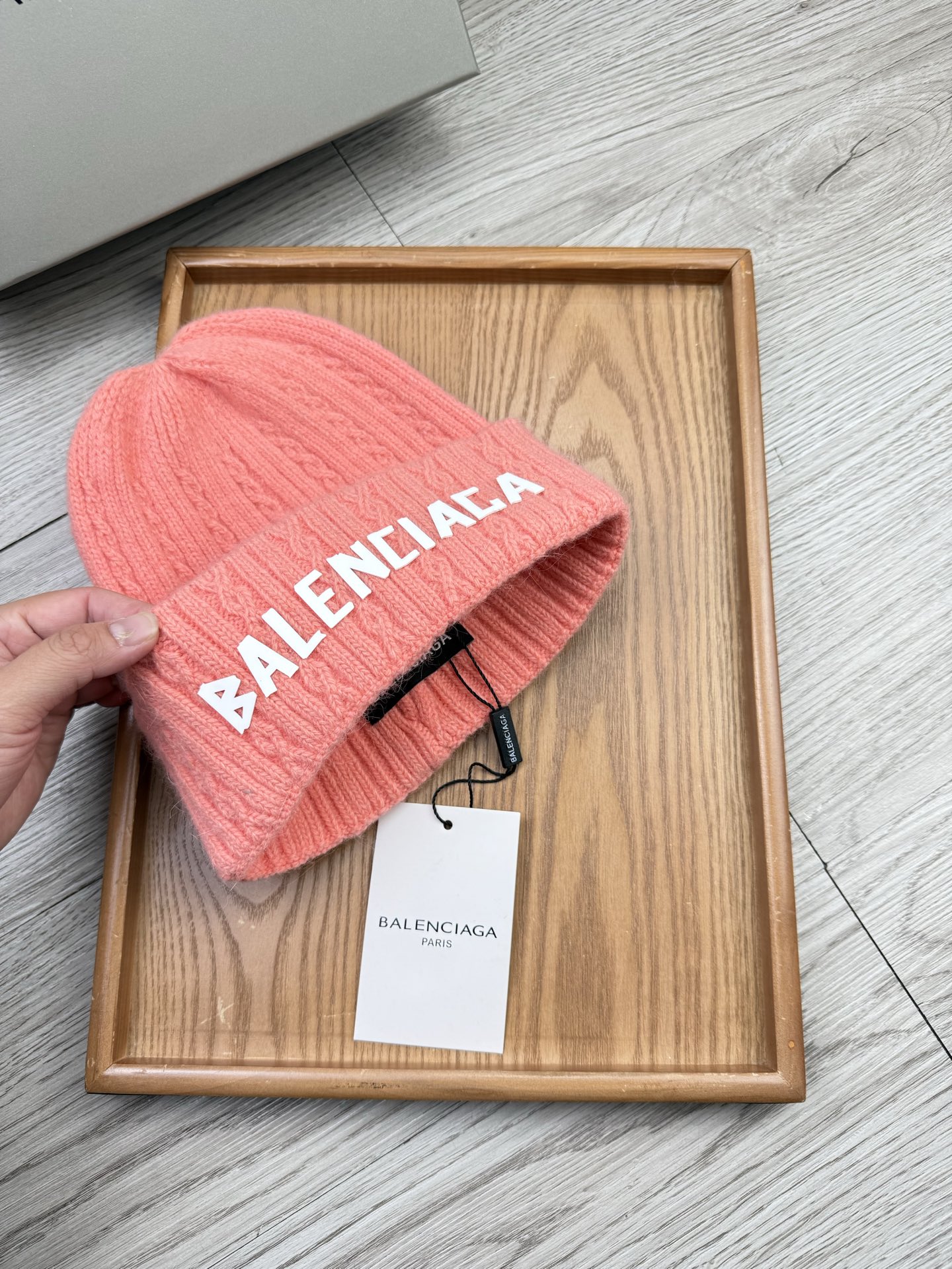 。巴黎世家。福利！【细毛线针织单帽】新款上架，特别实惠的一个系列帽子，面料：细毛线。密度紧致！毛线针织面