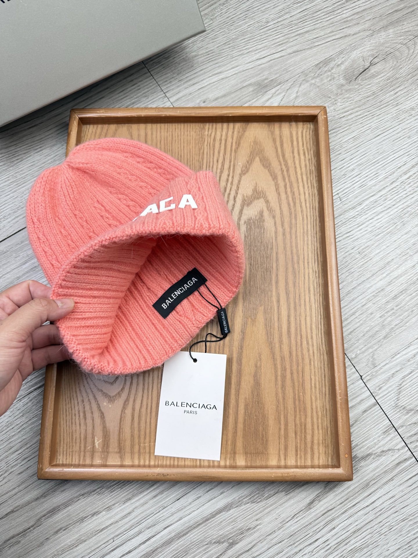 。巴黎世家。福利！【细毛线针织单帽】新款上架，特别实惠的一个系列帽子，面料：细毛线。密度紧致！毛线针织面