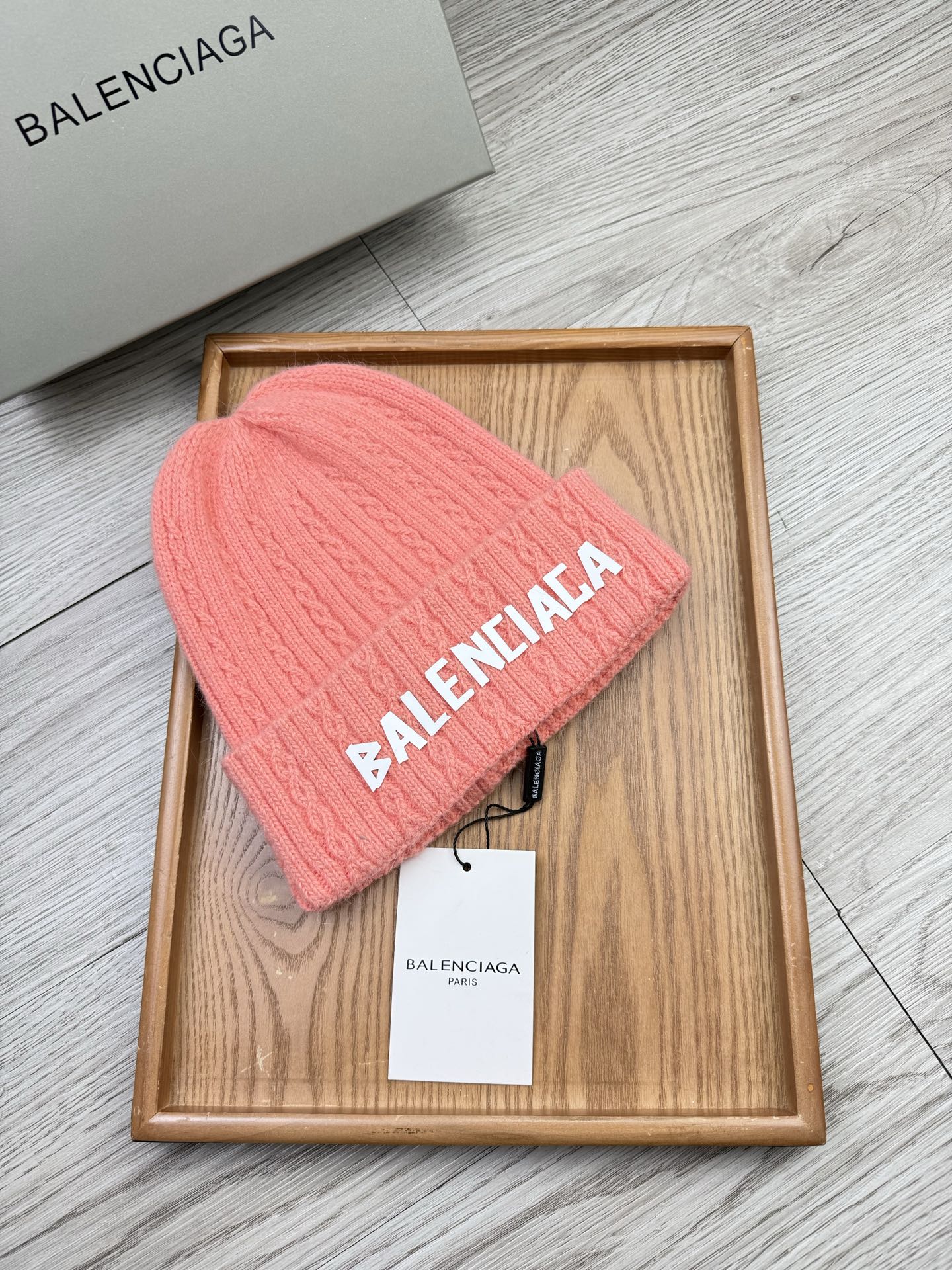 。巴黎世家。福利！【细毛线针织单帽】新款上架，特别实惠的一个系列帽子，面料：细毛线。密度紧致！毛线针织面