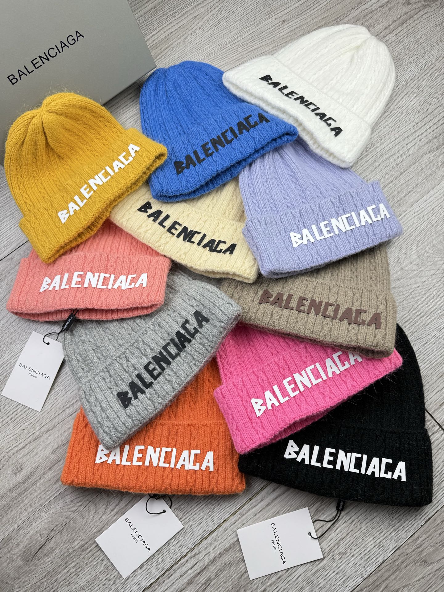 。巴黎世家。福利！【细毛线针织单帽】新款上架，特别实惠的一个系列帽子，面料：细毛线。密度紧致！毛线针织面