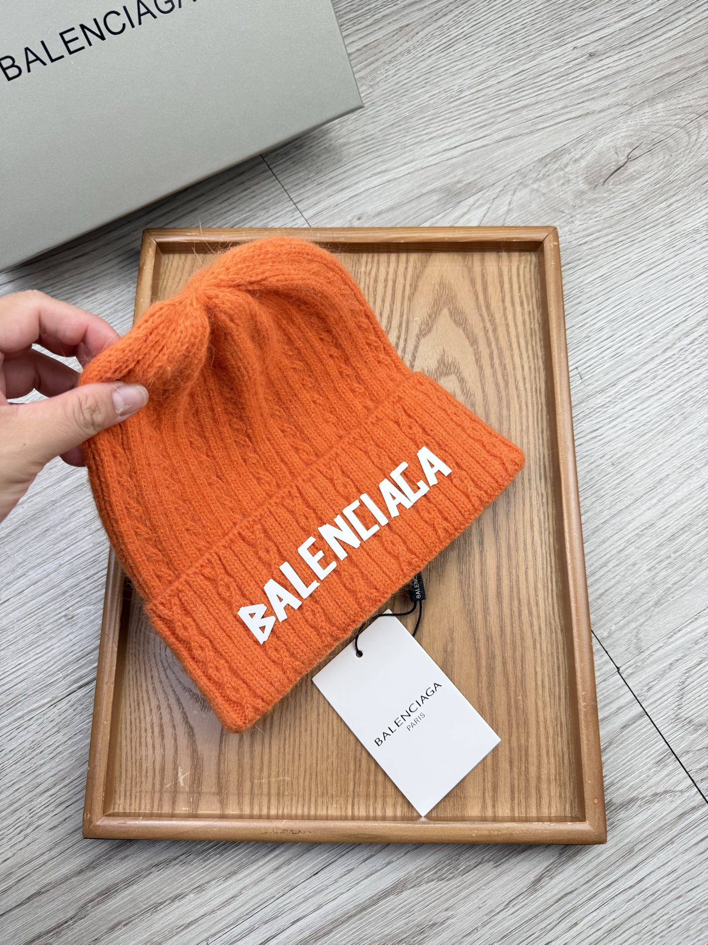 。巴黎世家。福利！【细毛线针织单帽】新款上架，特别实惠的一个系列帽子，面料：细毛线。密度紧致！毛线针织面