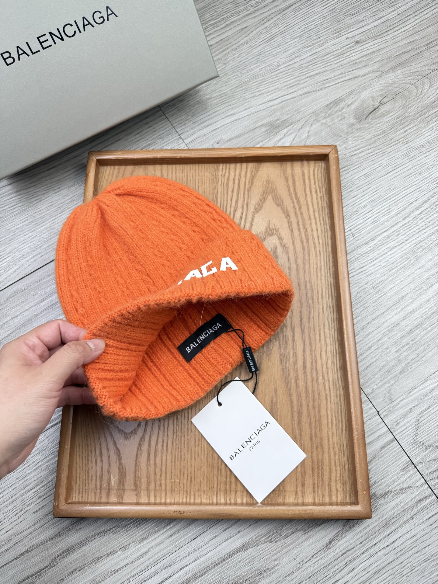 。巴黎世家。福利！【细毛线针织单帽】新款上架，特别实惠的一个系列帽子，面料：细毛线。密度紧致！毛线针织面