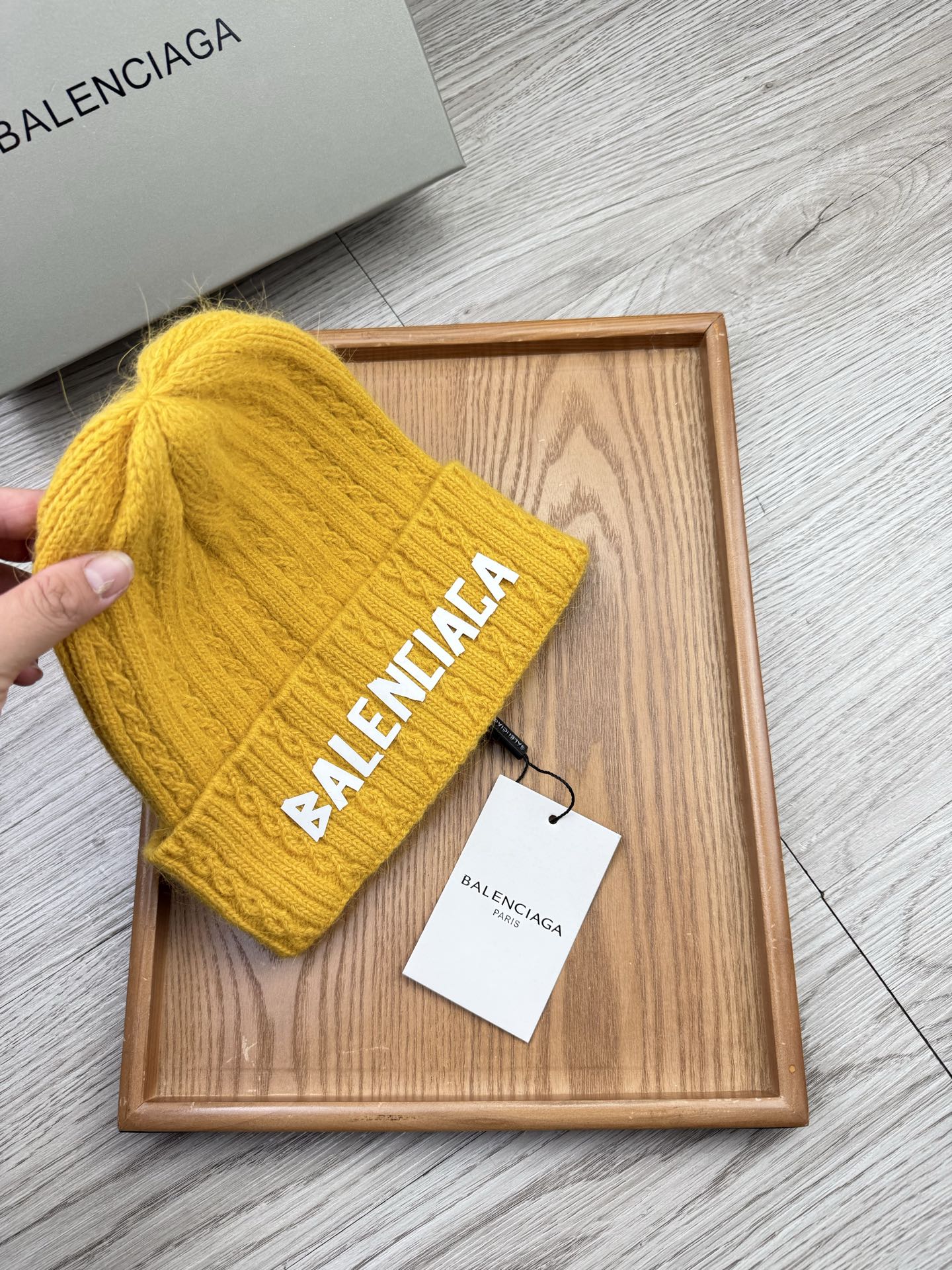 。巴黎世家。福利！【细毛线针织单帽】新款上架，特别实惠的一个系列帽子，面料：细毛线。密度紧致！毛线针织面