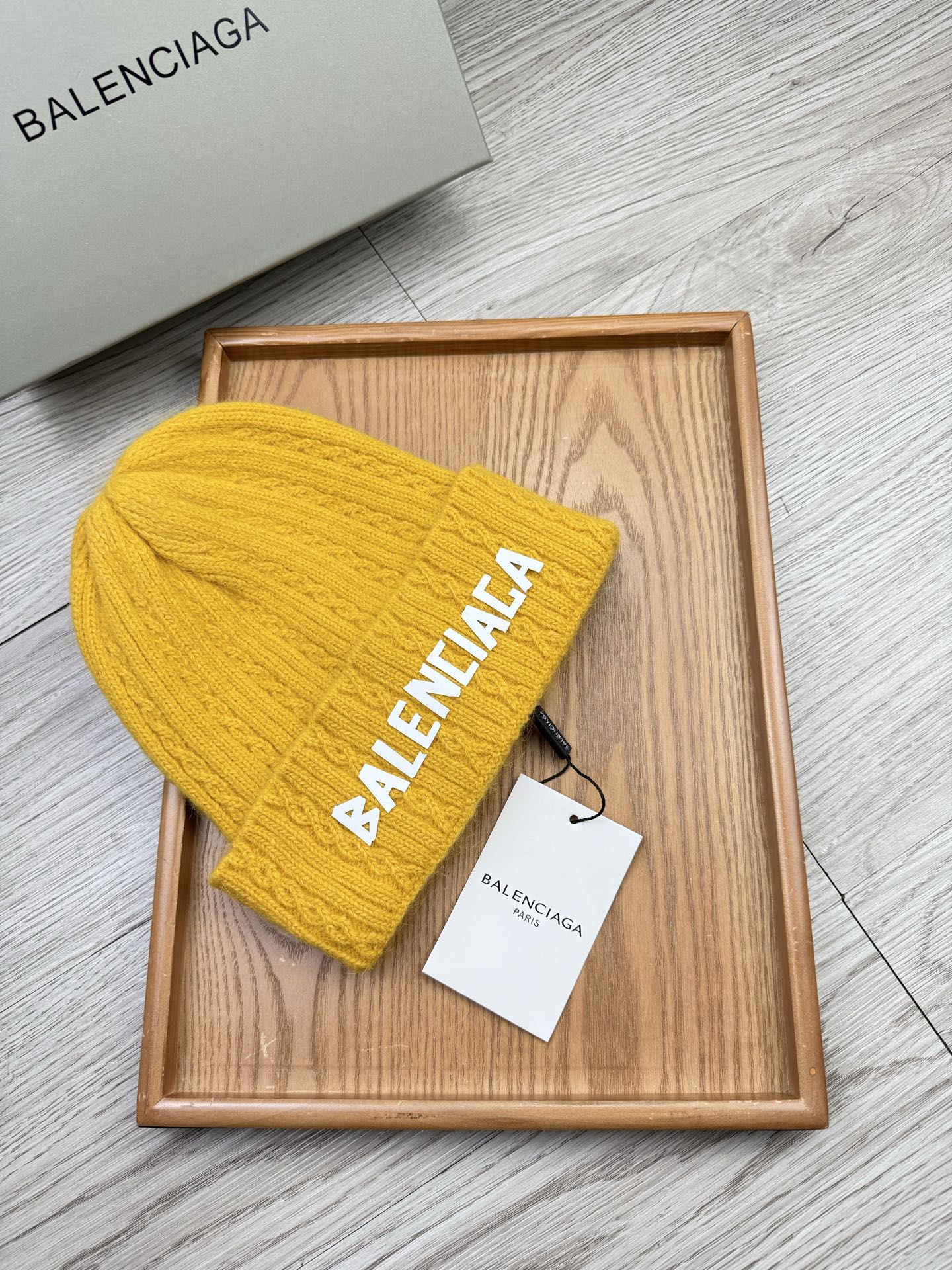 。巴黎世家。福利！【细毛线针织单帽】新款上架，特别实惠的一个系列帽子，面料：细毛线。密度紧致！毛线针织面