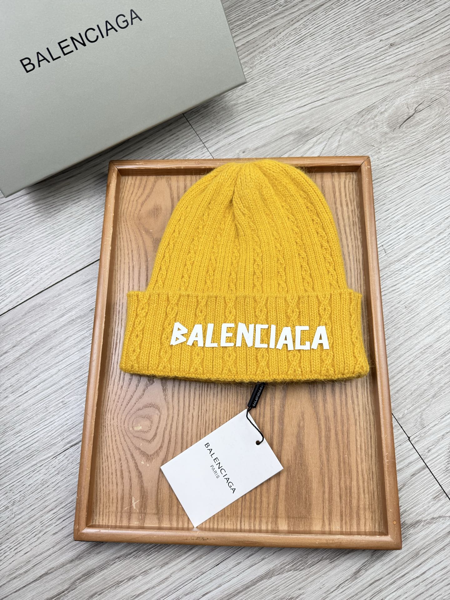 。巴黎世家。福利！【细毛线针织单帽】新款上架，特别实惠的一个系列帽子，面料：细毛线。密度紧致！毛线针织面